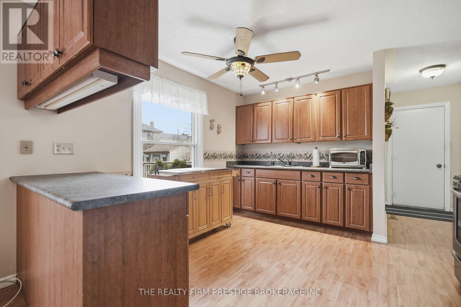 126 Gardenvale Crescent, London South, Ontario  N6J 4B9 - Photo 13 - X12940366