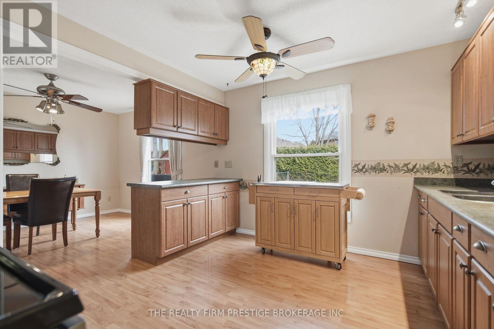 126 Gardenvale Crescent, London South, Ontario  N6J 4B9 - Photo 14 - X12940366