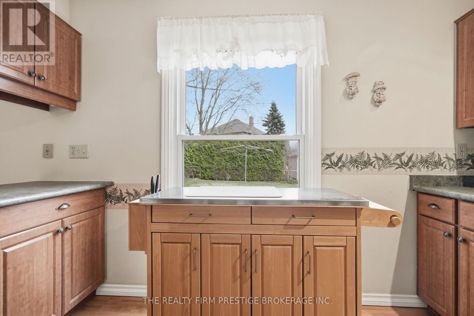 126 Gardenvale Crescent, London South, Ontario  N6J 4B9 - Photo 17 - X12940366