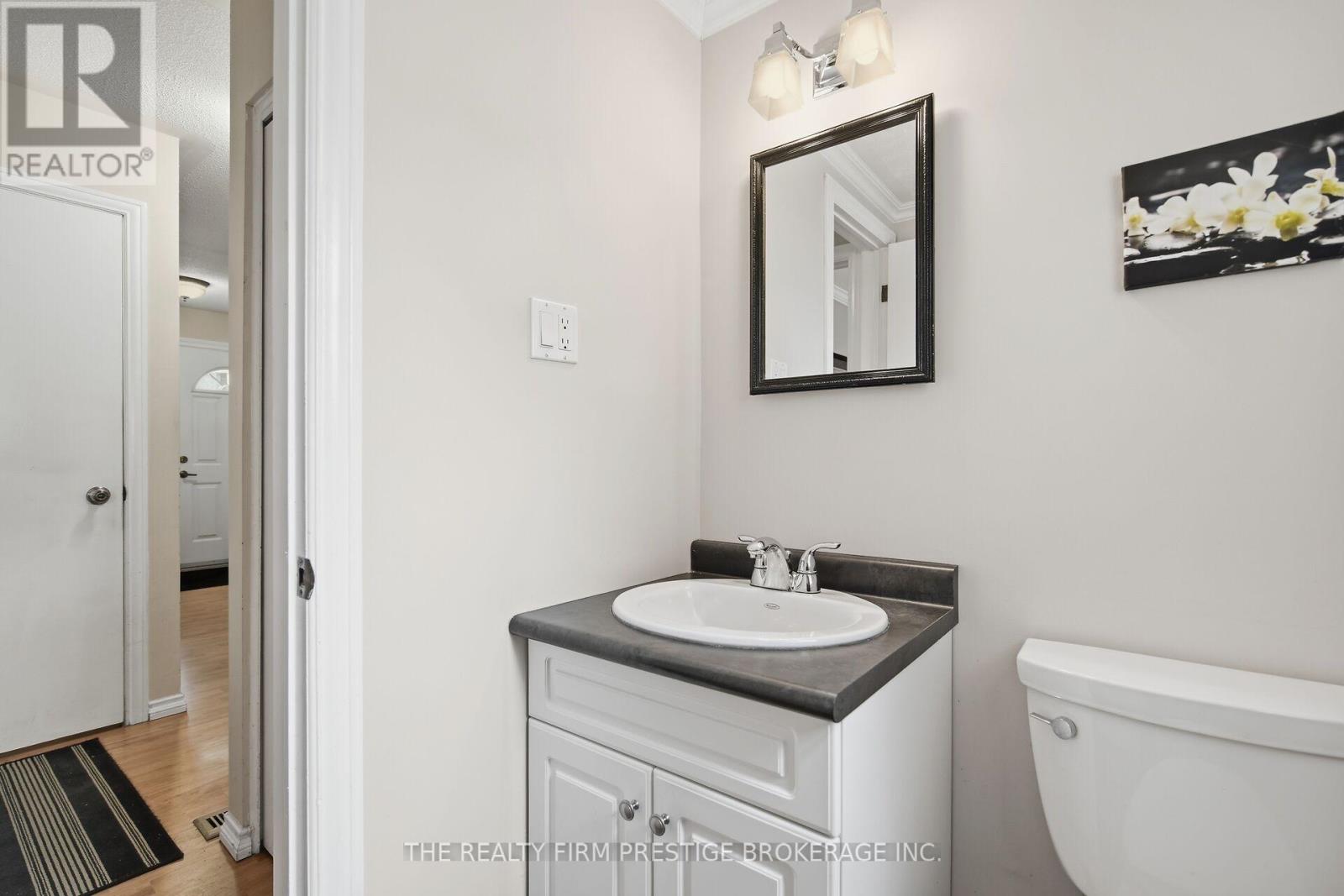 126 Gardenvale Crescent, London South, Ontario  N6J 4B9 - Photo 22 - X12940366