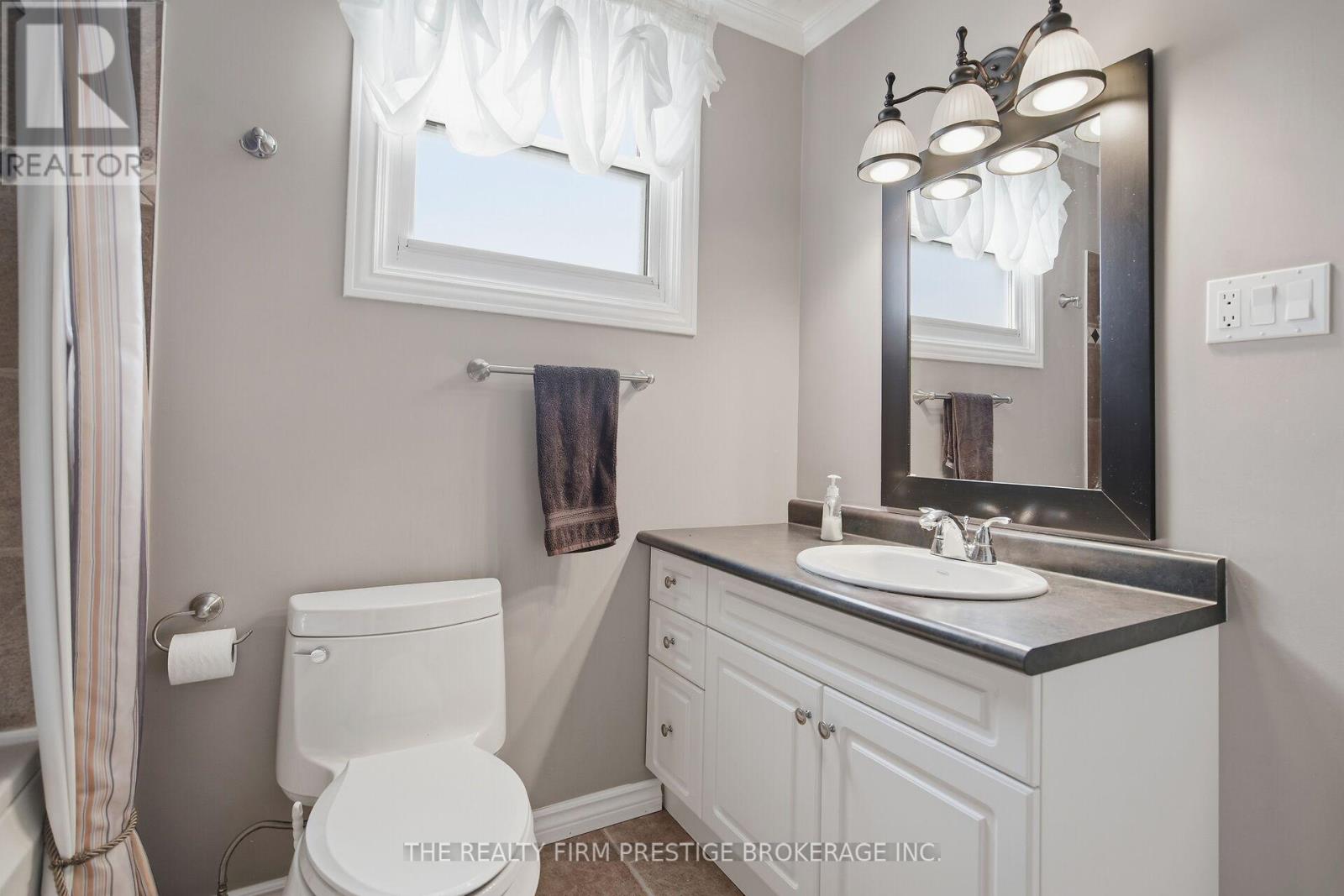 126 Gardenvale Crescent, London South, Ontario  N6J 4B9 - Photo 31 - X12940366