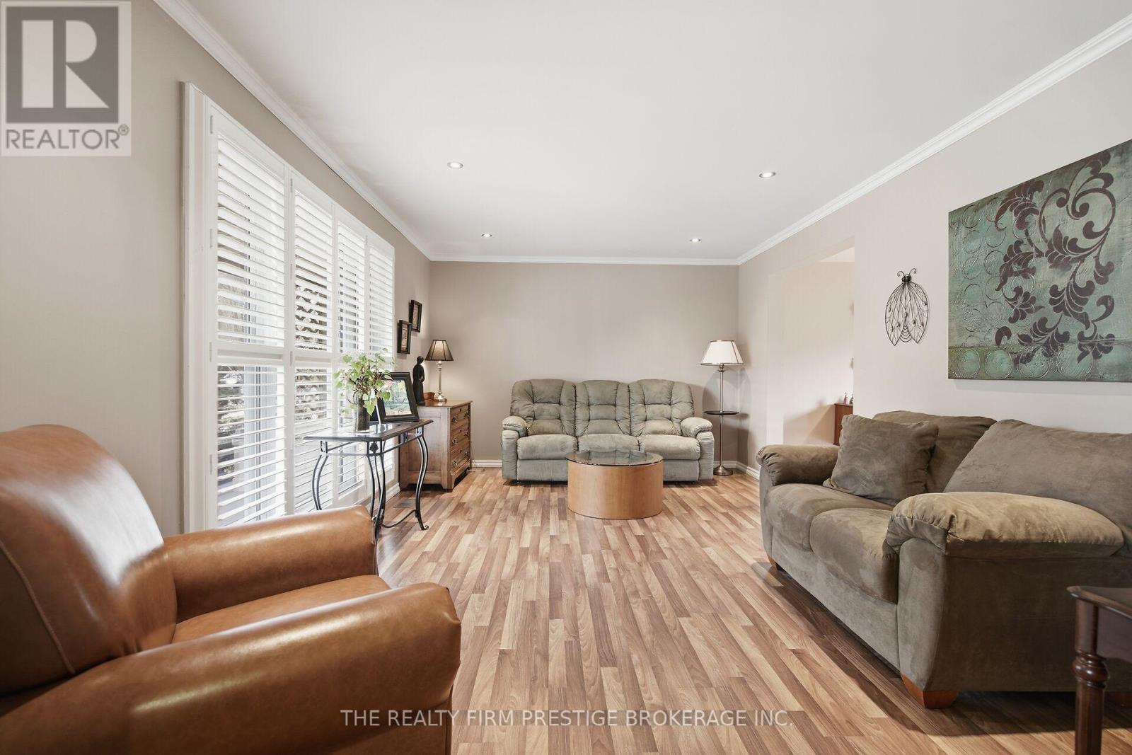 126 Gardenvale Crescent, London South, Ontario  N6J 4B9 - Photo 7 - X12940366