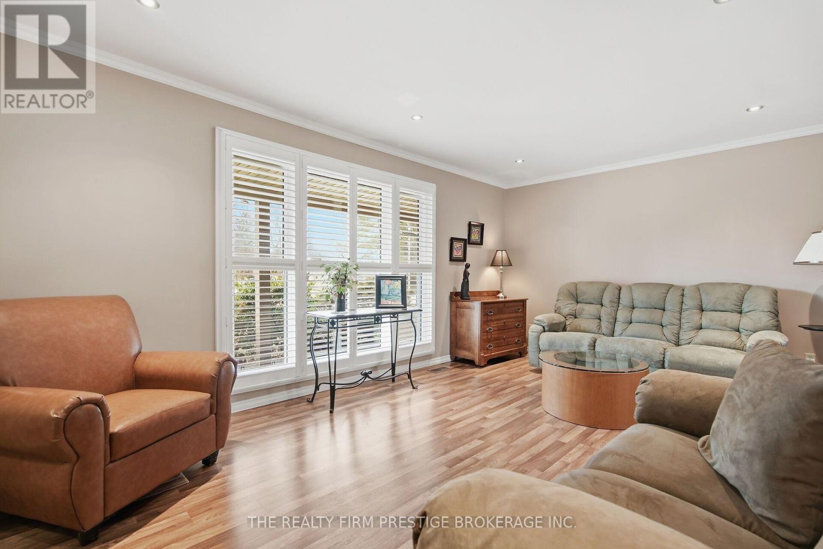 126 Gardenvale Crescent, London South, Ontario  N6J 4B9 - Photo 8 - X12940366