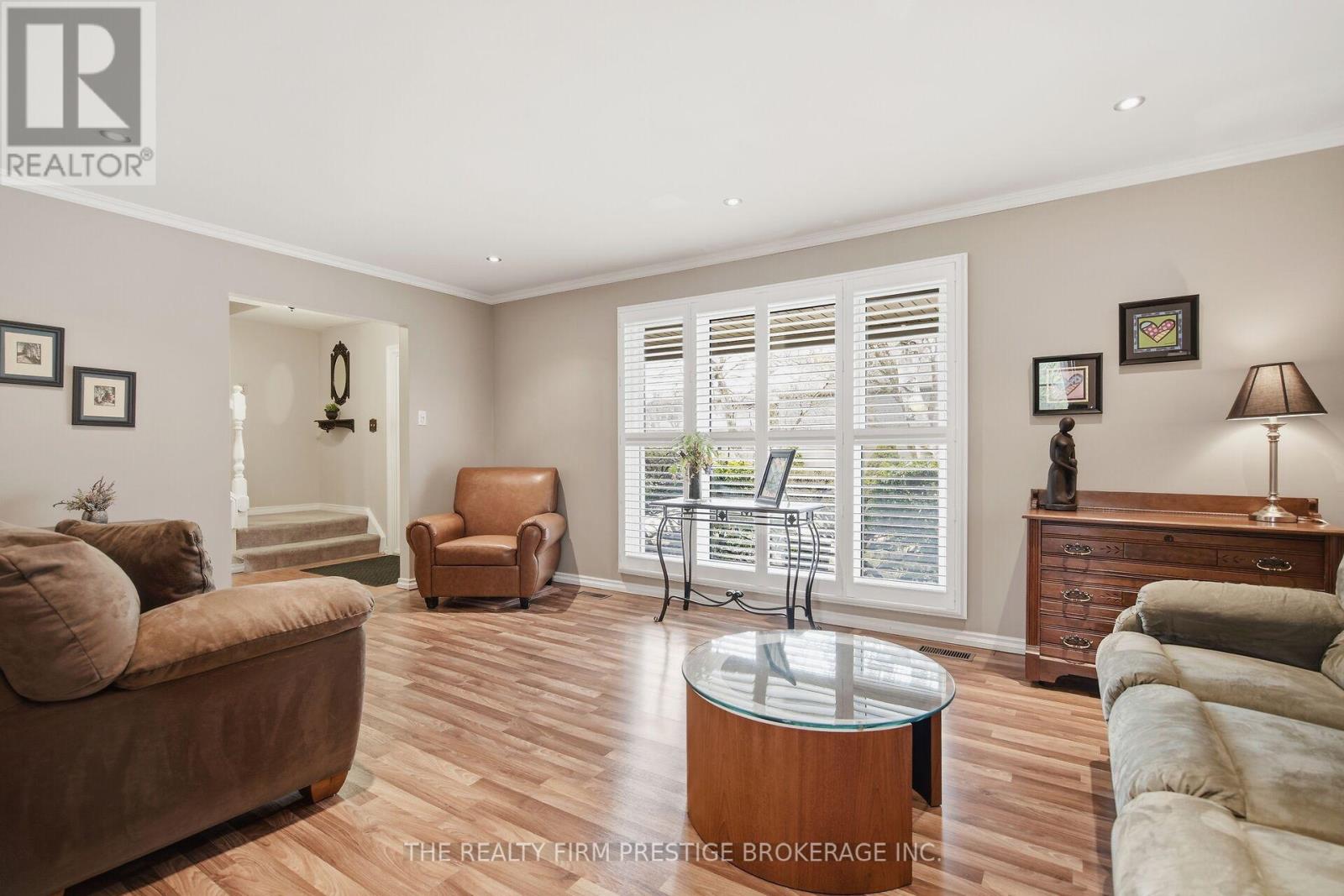 126 Gardenvale Crescent, London South, Ontario  N6J 4B9 - Photo 9 - X12940366