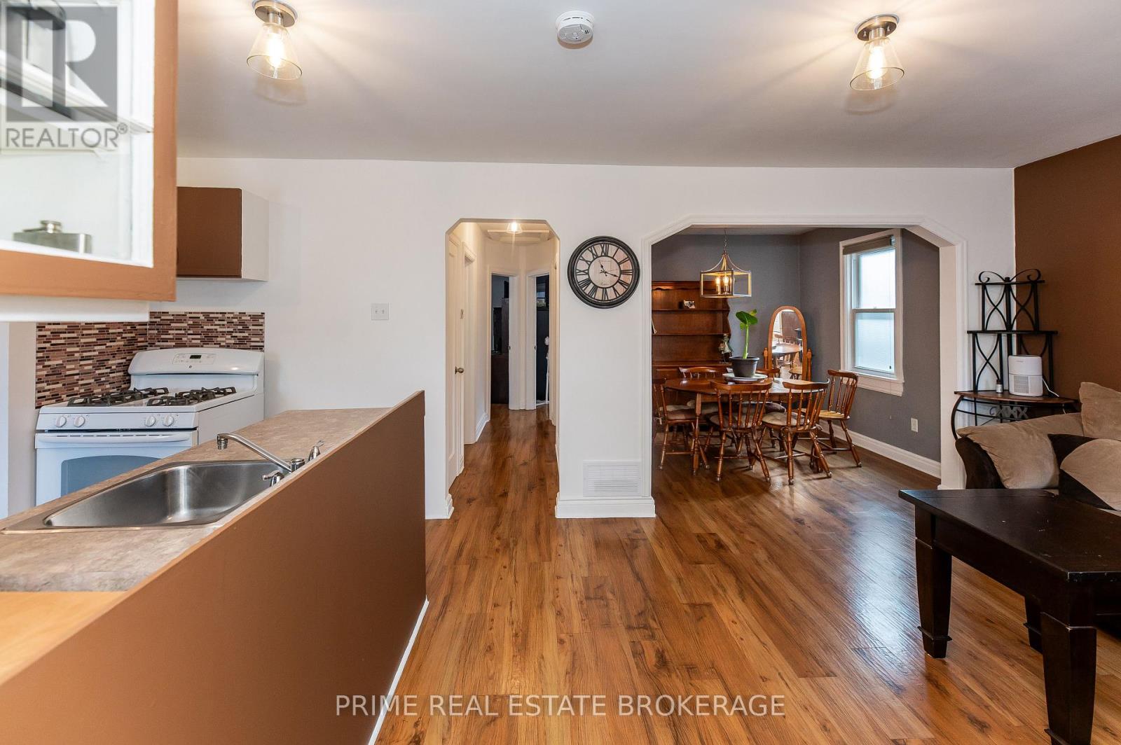 130 Giles Street, London East, Ontario  N5Z 2V7 - Photo 5 - X12940400