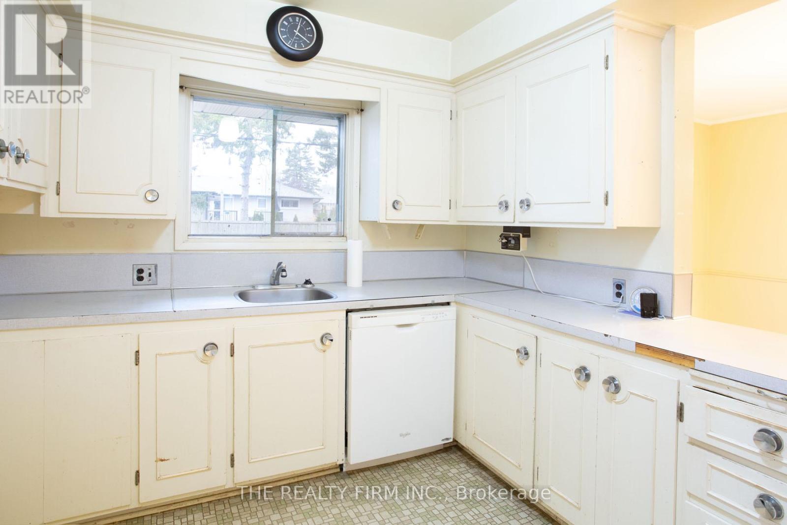 78 Strathcona Drive, London East, Ontario  N5W 1P8 - Photo 17 - X12940446