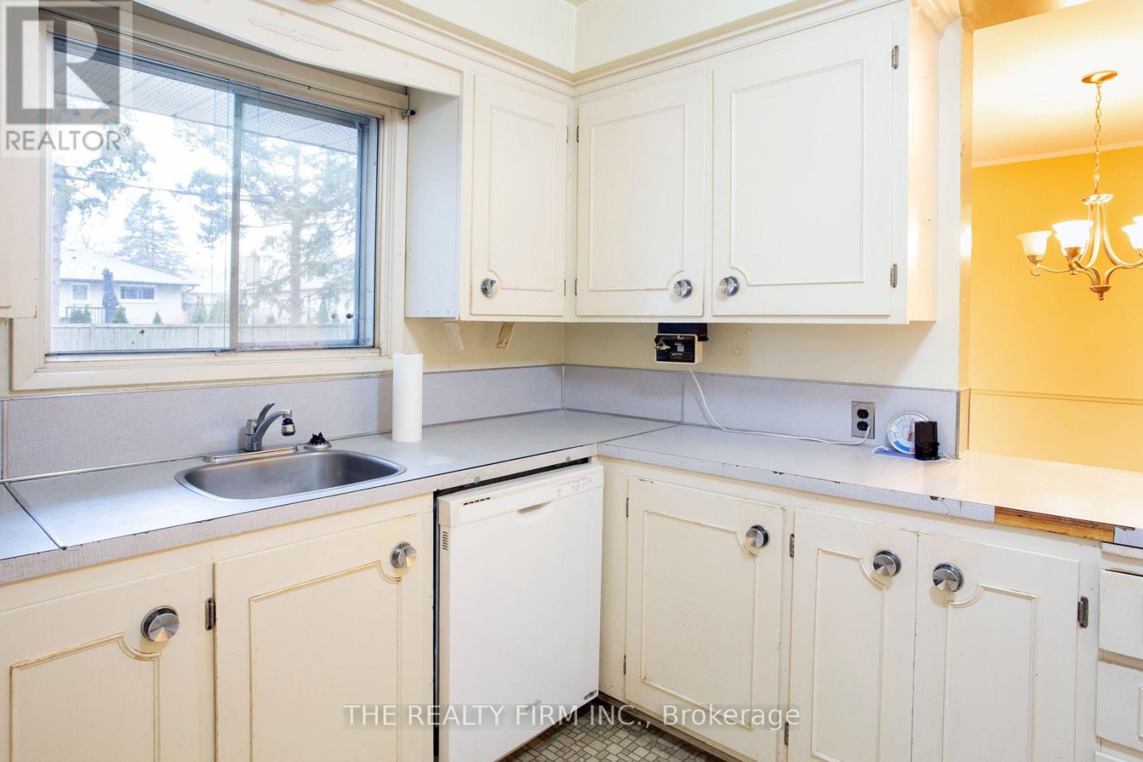 78 Strathcona Drive, London East, Ontario  N5W 1P8 - Photo 18 - X12940446