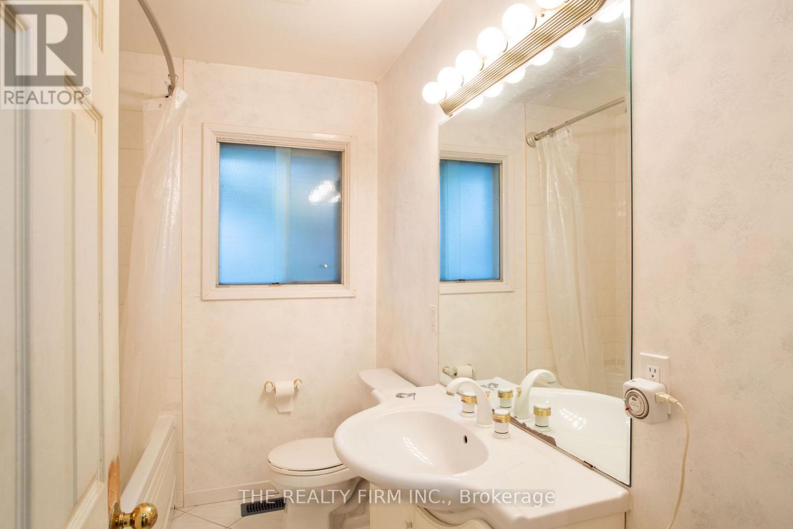 78 Strathcona Drive, London East, Ontario  N5W 1P8 - Photo 24 - X12940446