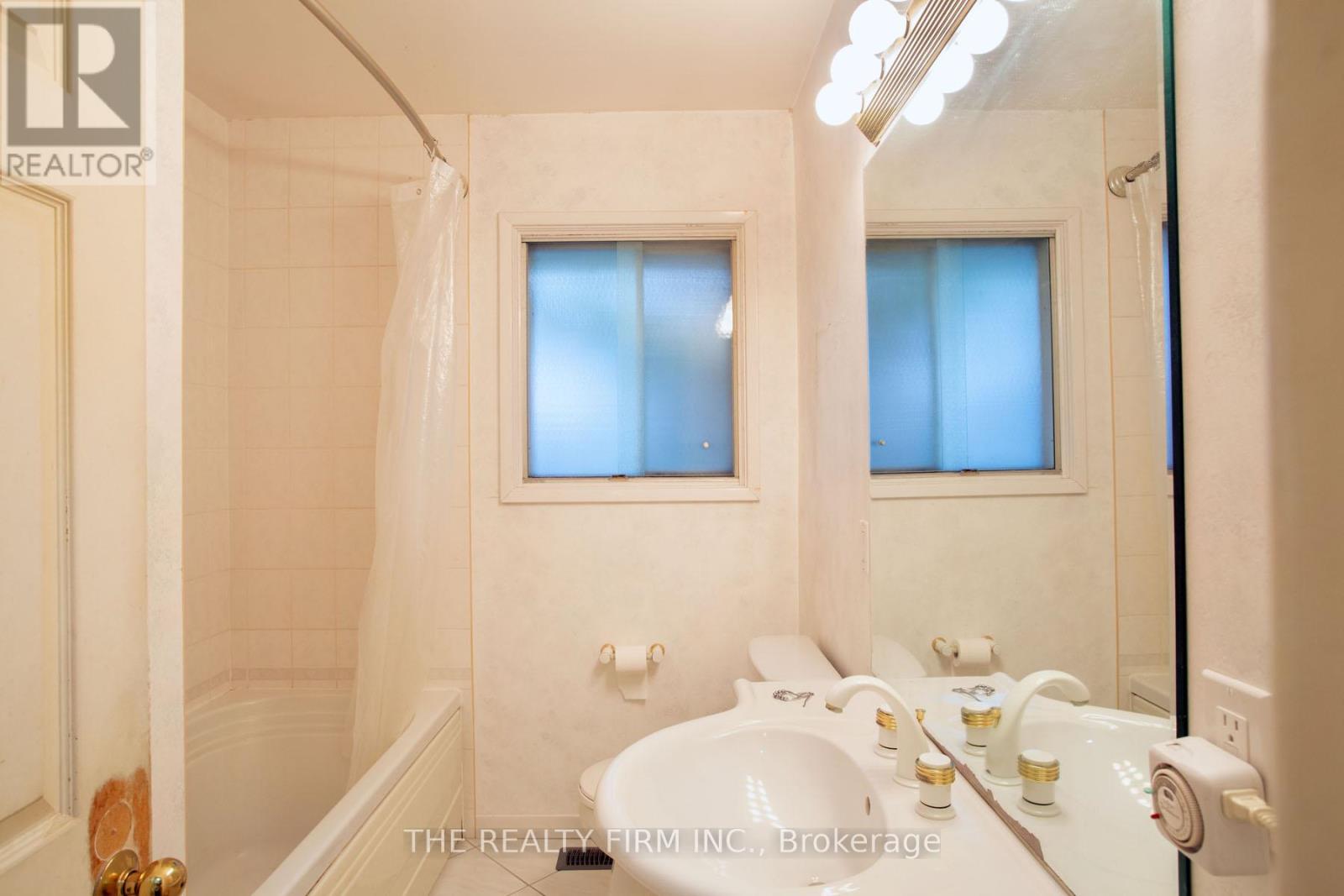 78 Strathcona Drive, London East, Ontario  N5W 1P8 - Photo 25 - X12940446