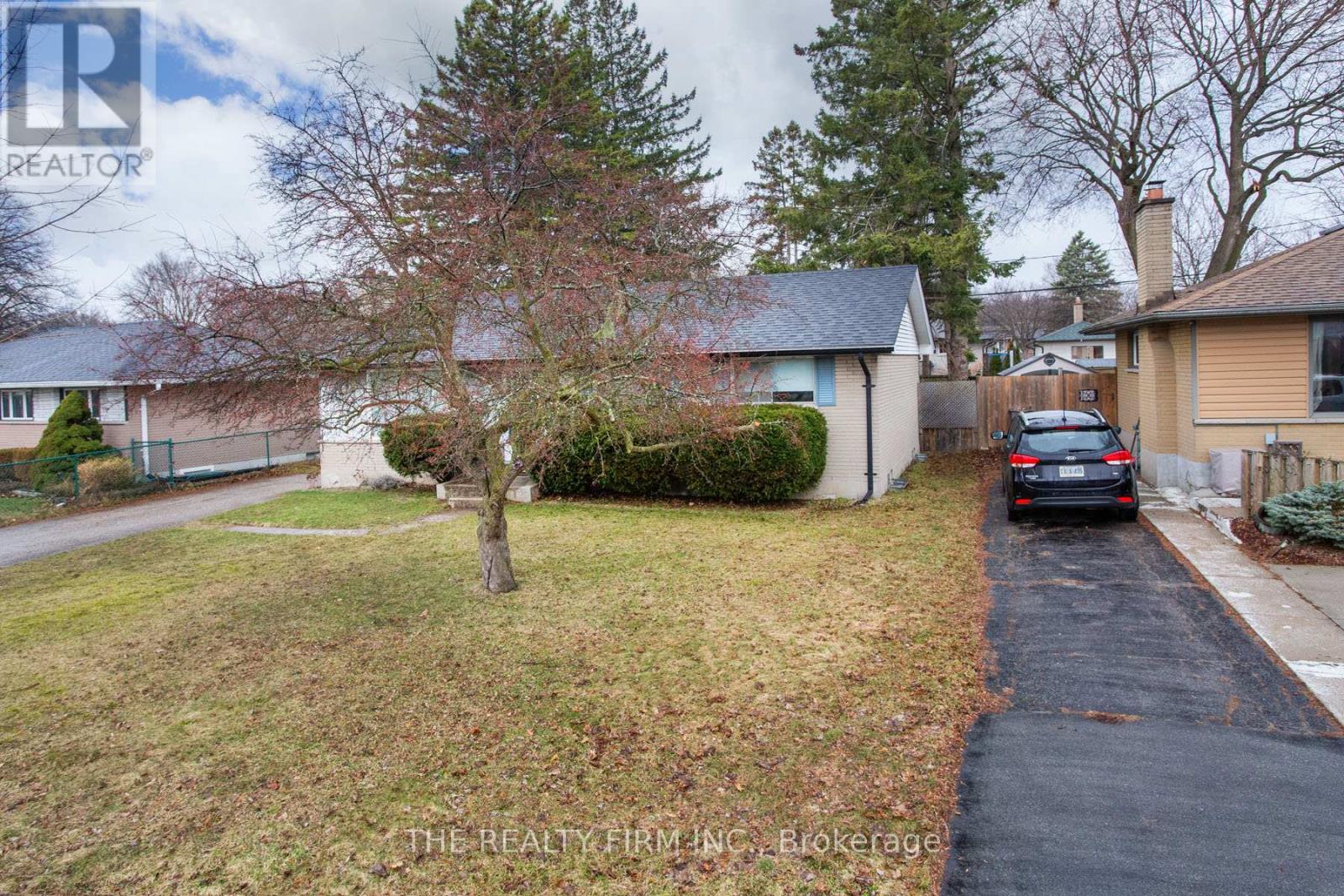 78 Strathcona Drive, London East, Ontario  N5W 1P8 - Photo 5 - X12940446