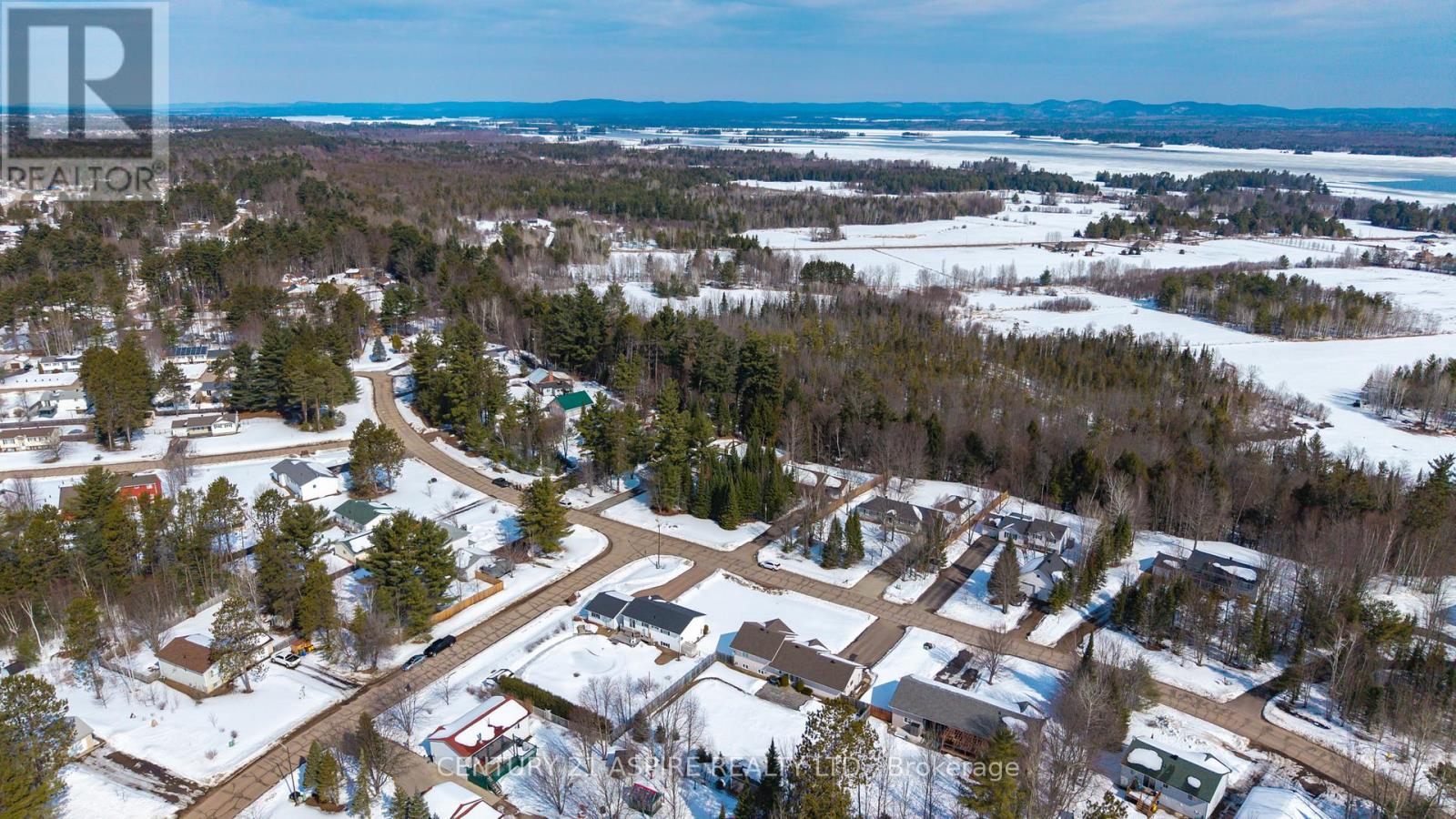 13 Runge Drive, Petawawa, Ontario  K8A 8P3 - Photo 7 - X12940460