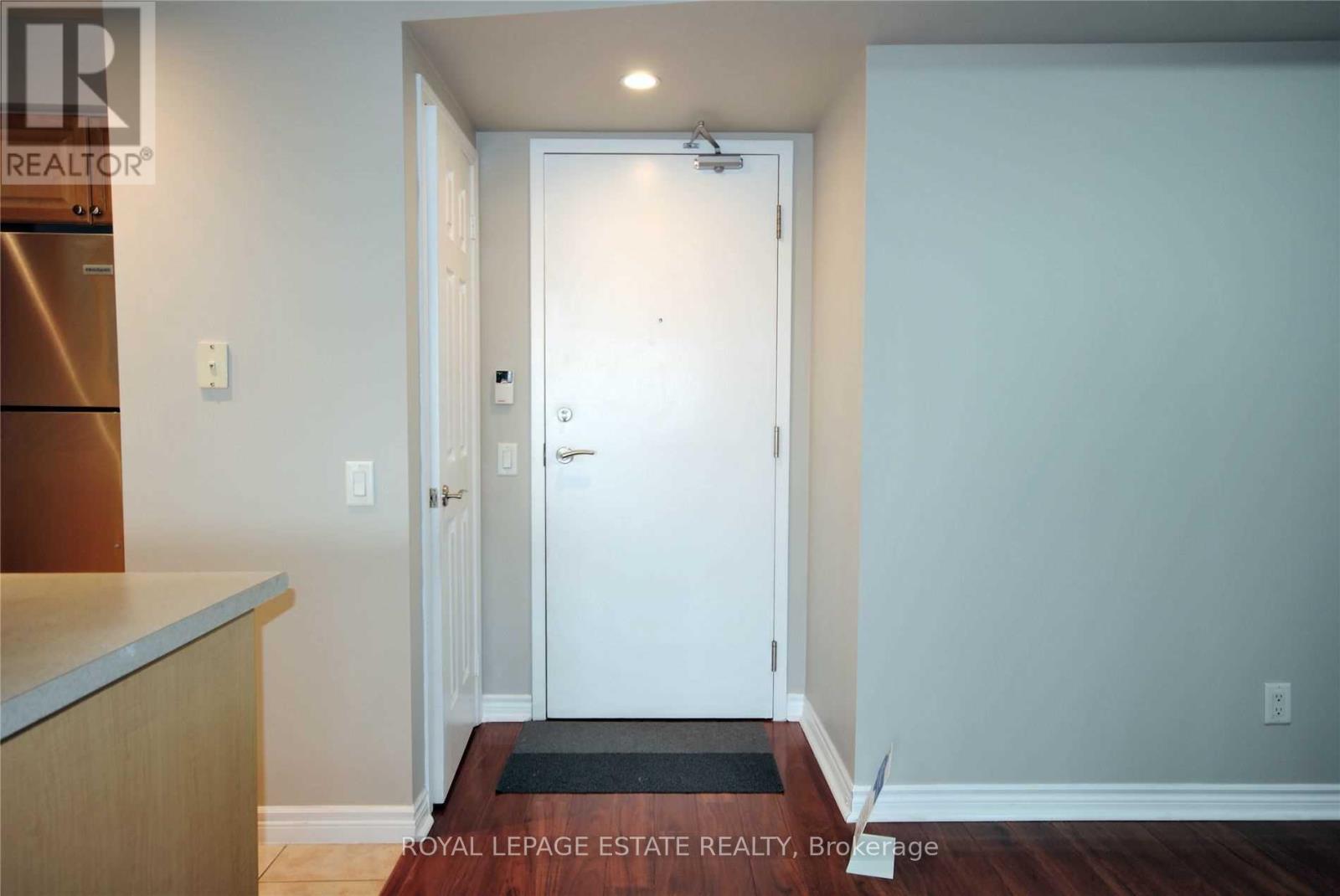 303 - 8 Mondeo Drive, Toronto, Ontario  M1P 5C7 - Photo 2 - E12940402