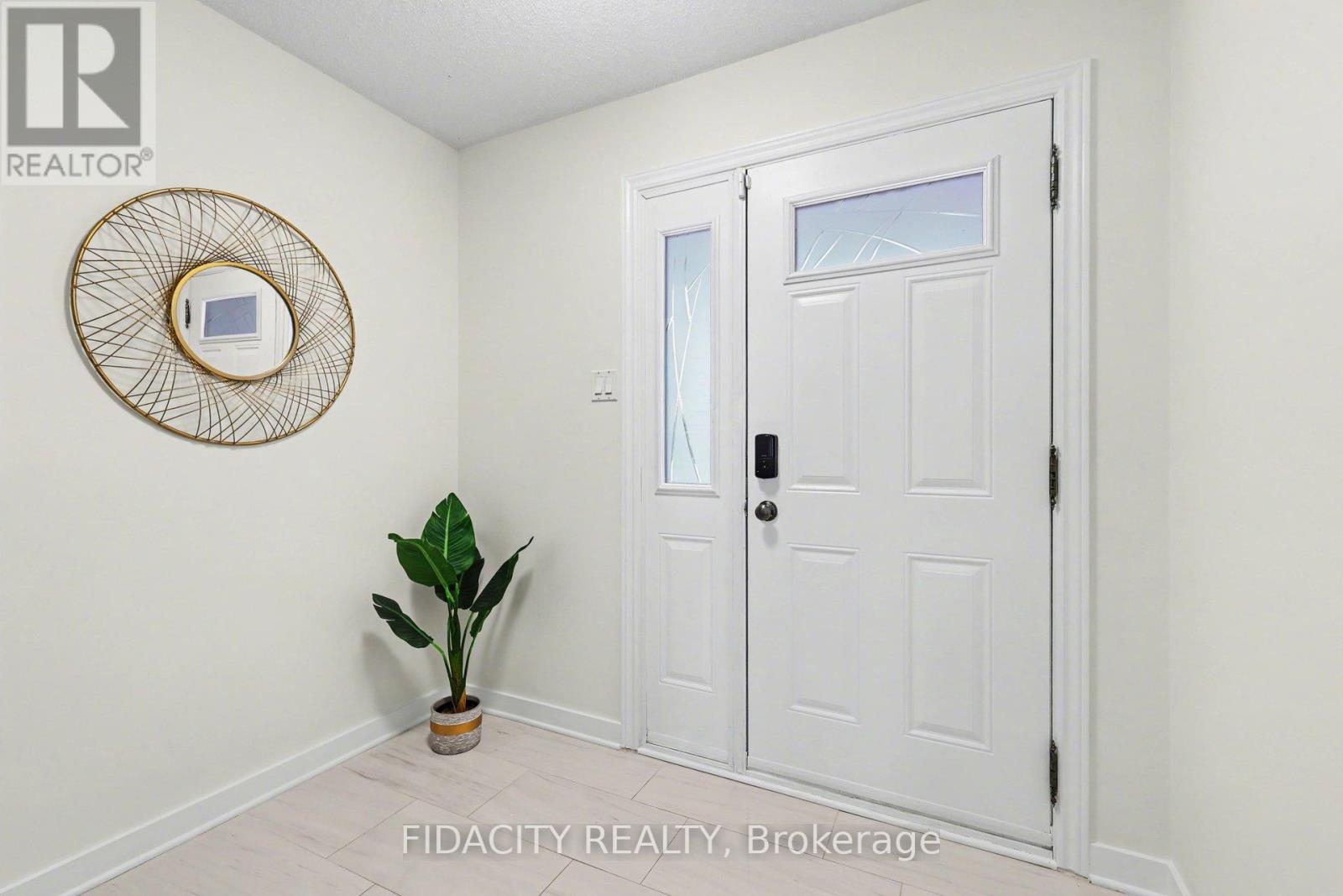 1 Kathleen Crescent, Ottawa, Ontario  K2S 1L6 - Photo 4 - X12940448