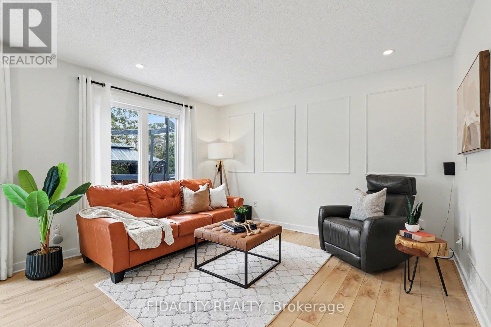 1 Kathleen Crescent, Ottawa, Ontario  K2S 1L6 - Photo 6 - X12940448