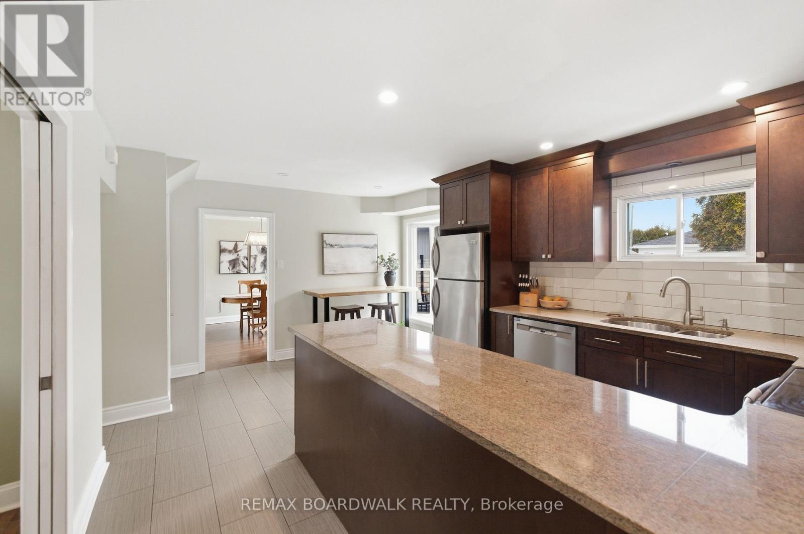 1250 Notting Hill Avenue, Ottawa, Ontario  K1V 6T7 - Photo 5 - X12940468