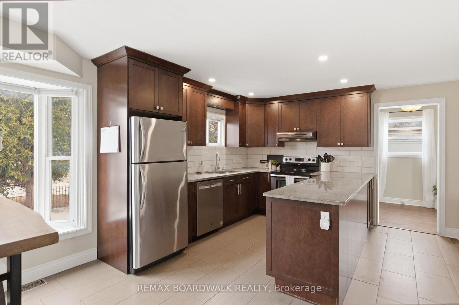 1250 Notting Hill Avenue, Ottawa, Ontario  K1V 6T7 - Photo 6 - X12940468