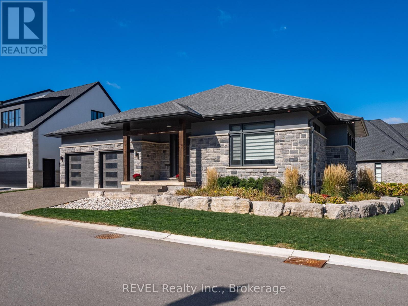 2 Fedorkow Lane, Niagara-On-The-Lake, Ontario  L0S 1P0 - Photo 2 - X12940376