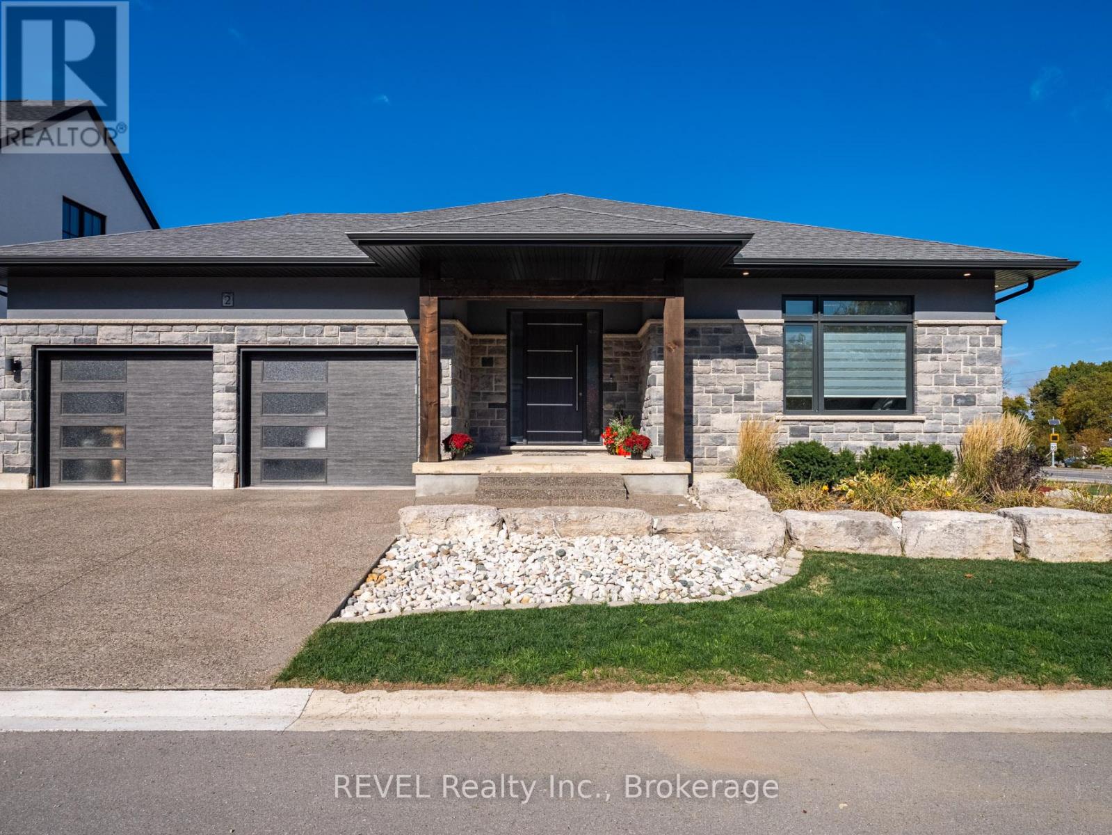 2 Fedorkow Lane, Niagara-On-The-Lake, Ontario  L0S 1P0 - Photo 4 - X12940376