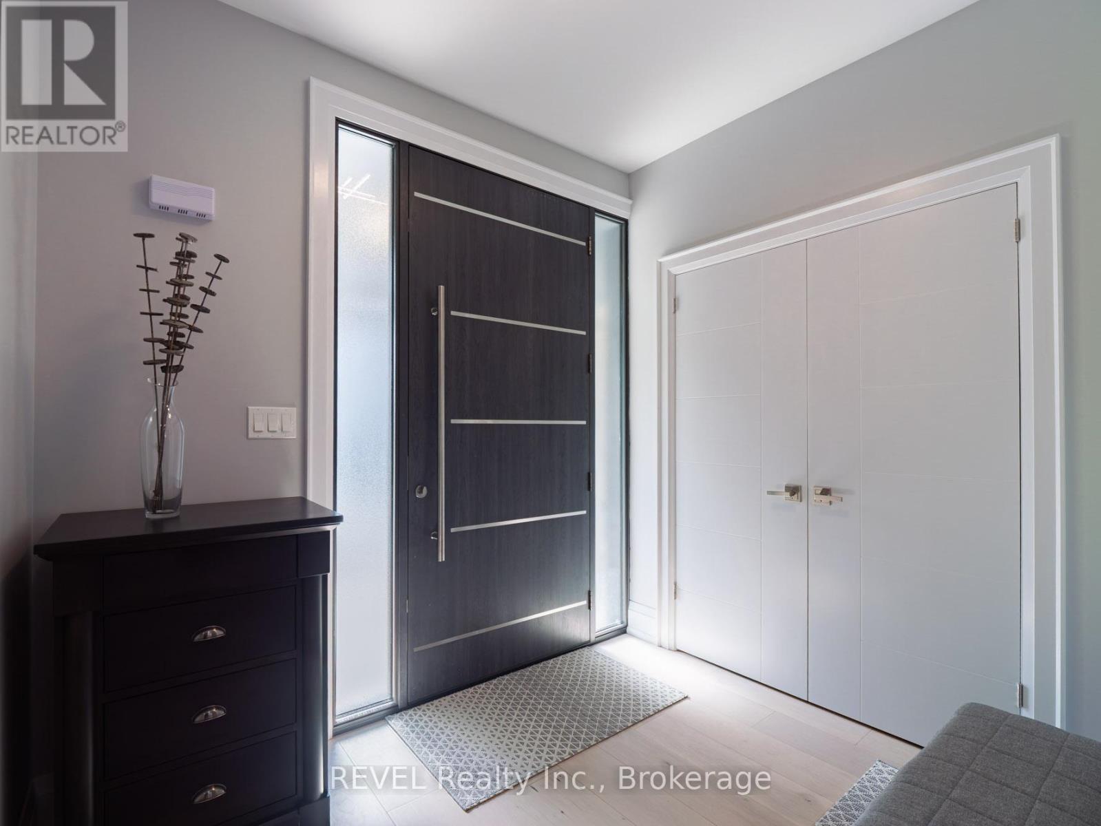 2 Fedorkow Lane, Niagara-On-The-Lake, Ontario  L0S 1P0 - Photo 6 - X12940376