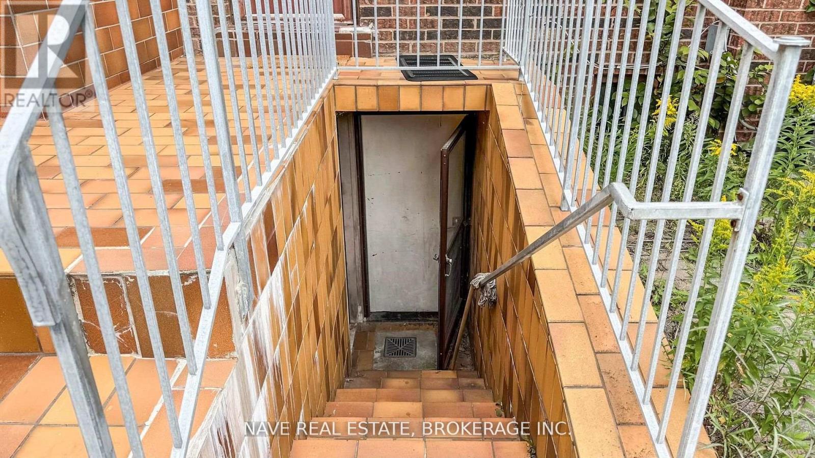 9747 Bathurst Street, Richmond Hill, Ontario  L4C 3X5 - Photo 25 - N12940302