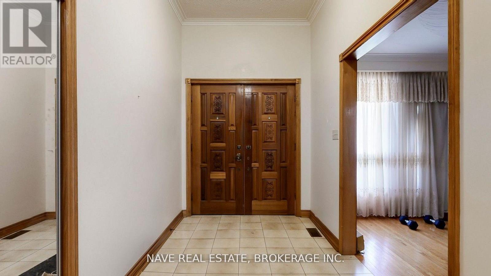 9747 Bathurst Street, Richmond Hill, Ontario  L4C 3X5 - Photo 3 - N12940302