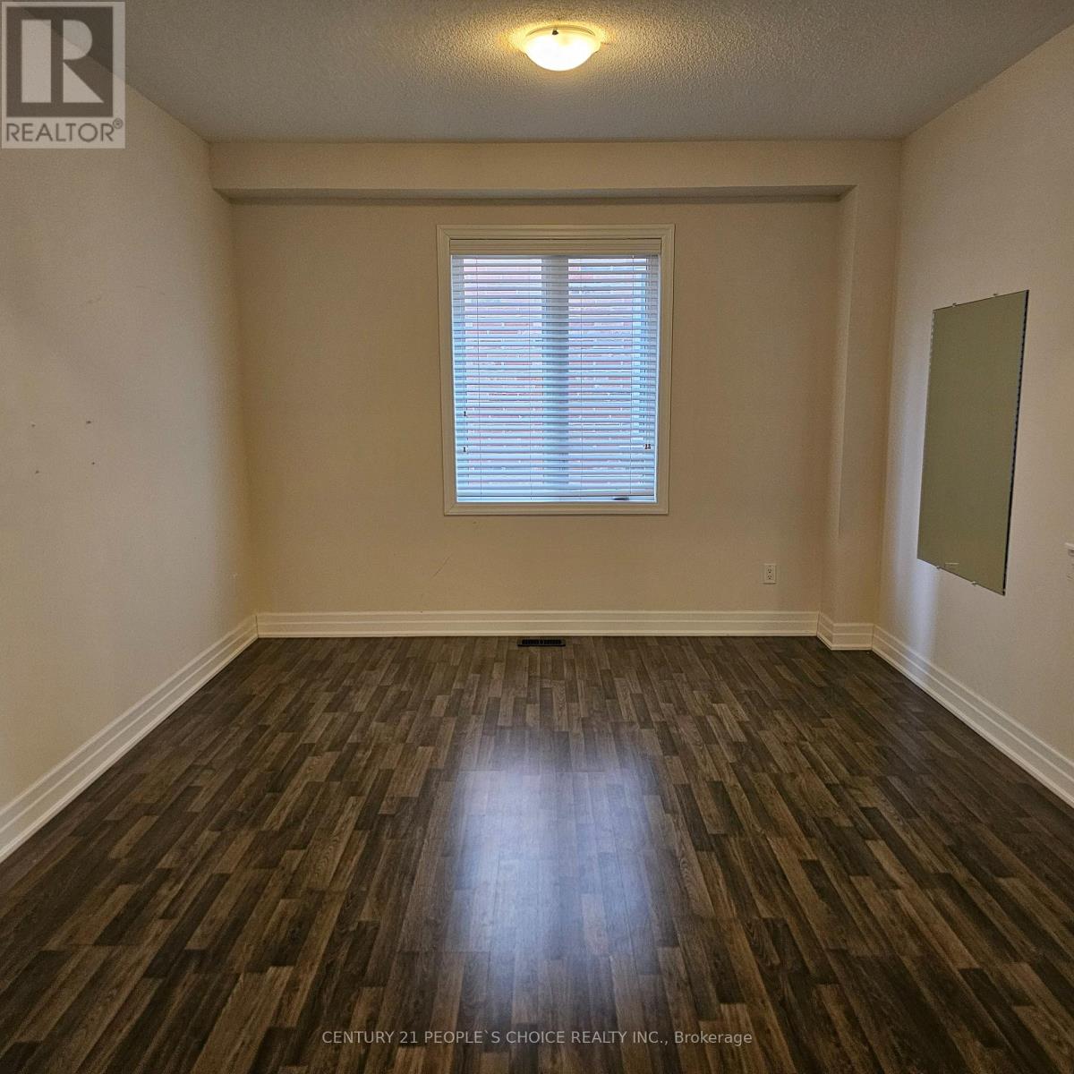 488 Greenwood Drive, Essa (Angus), Ontario  L0M 1B6 - Photo 4 - N12940312