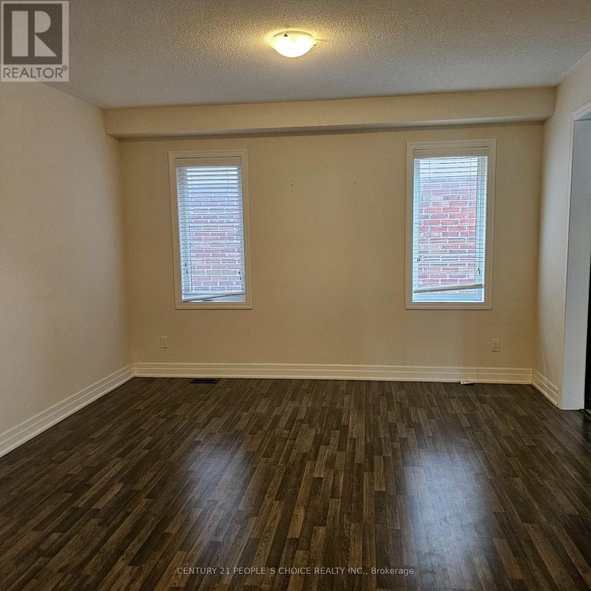 488 Greenwood Drive, Essa (Angus), Ontario  L0M 1B6 - Photo 5 - N12940312