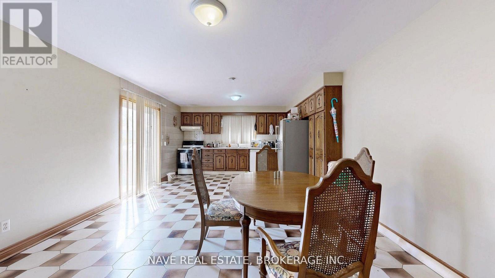 9747 Bathurst Street, Richmond Hill, Ontario  L4C 3X5 - Photo 8 - N12940342