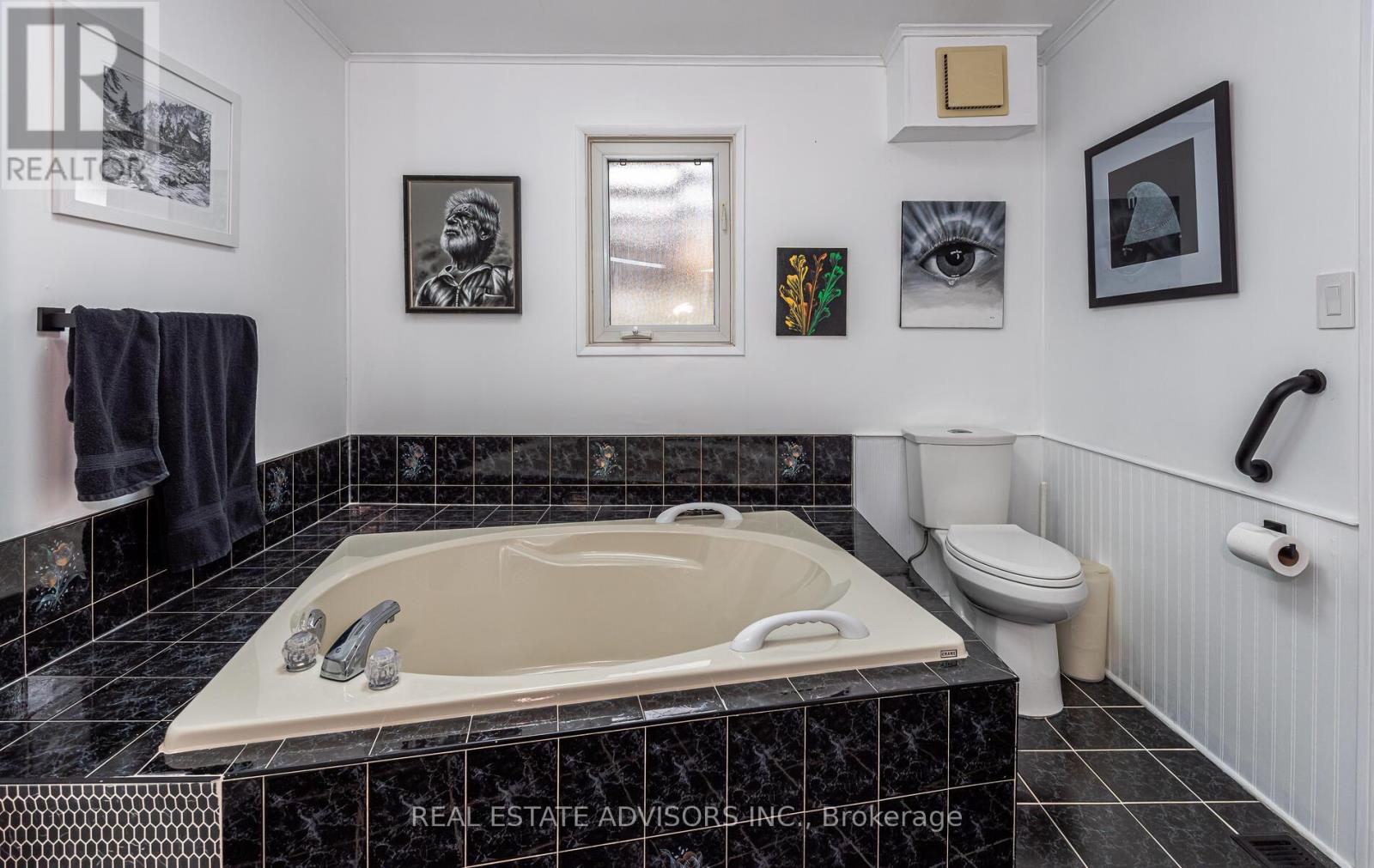 50 Juno Crescent, Georgina, Ontario  L0E 1R0 - Photo 26 - N12940478