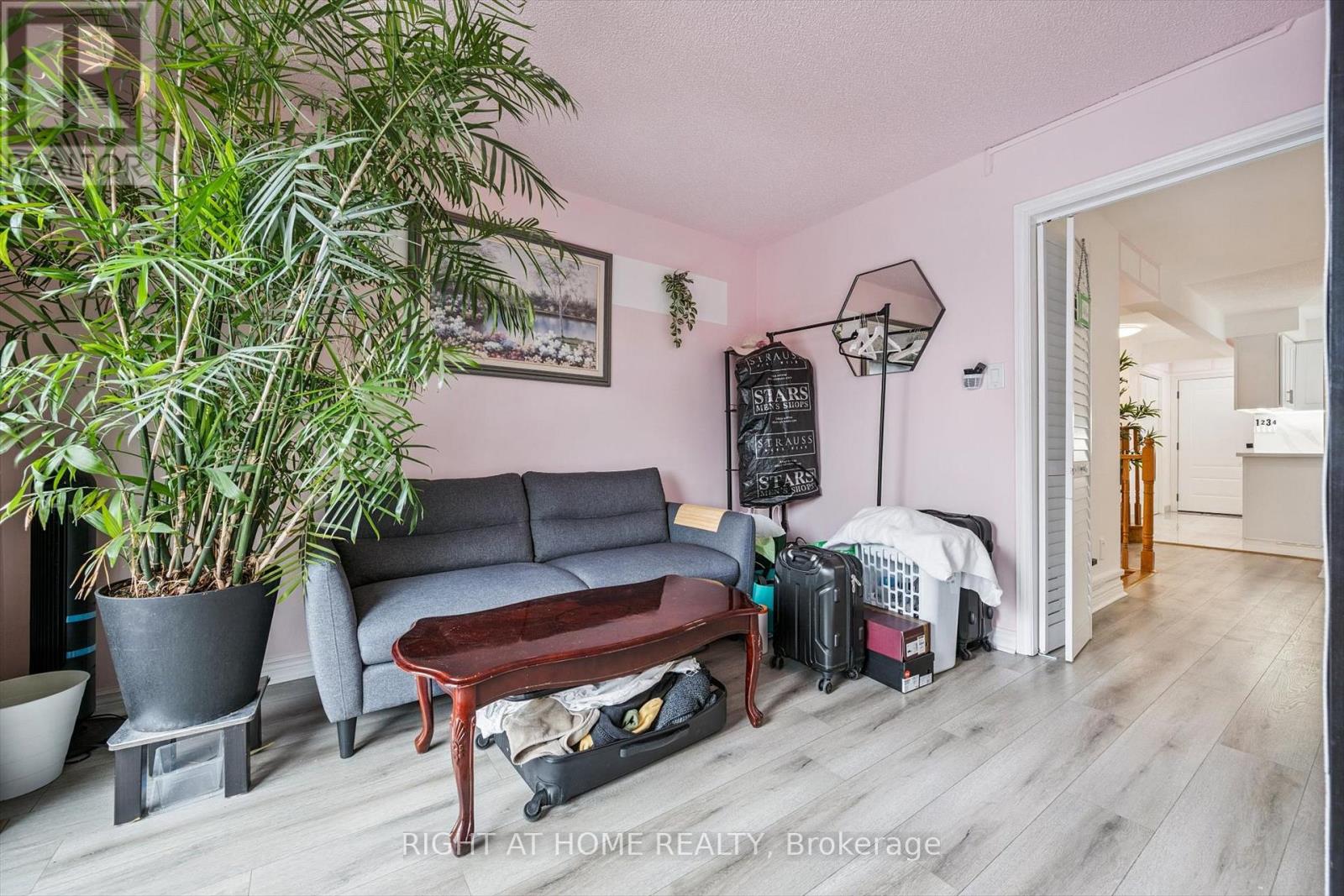 1070 Queens Avenue, Oakville, Ontario  L6H 2B5 - Photo 14 - W12819846