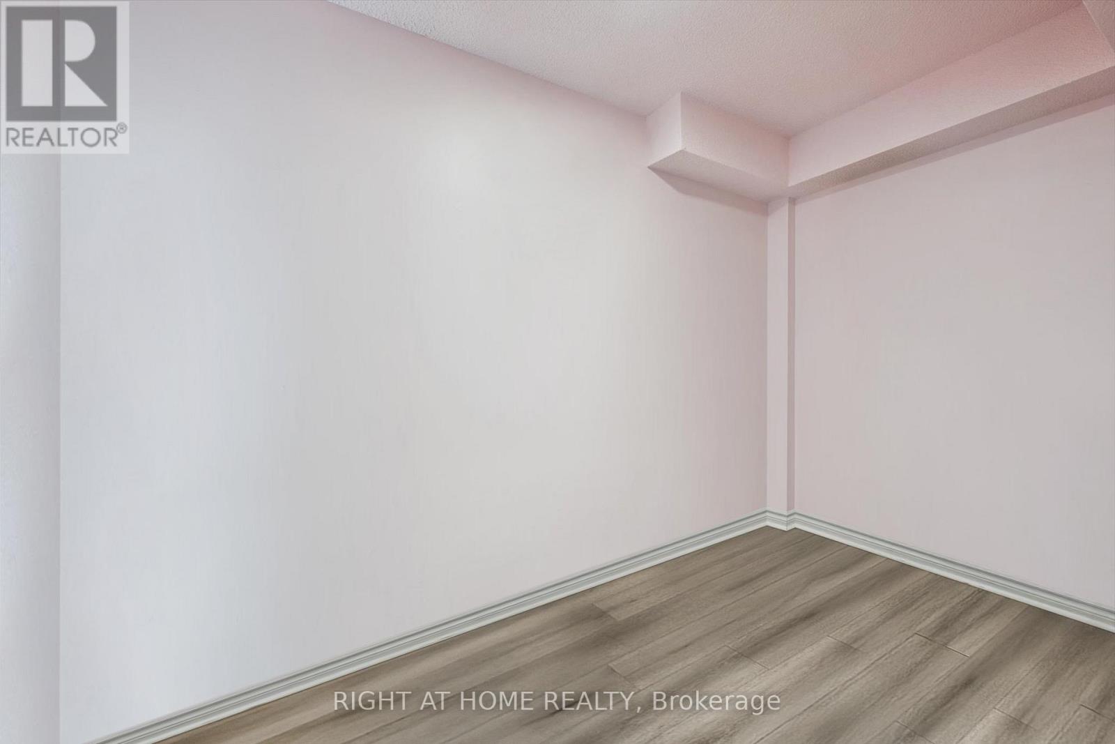 1070 Queens Avenue, Oakville, Ontario  L6H 2B5 - Photo 30 - W12819846