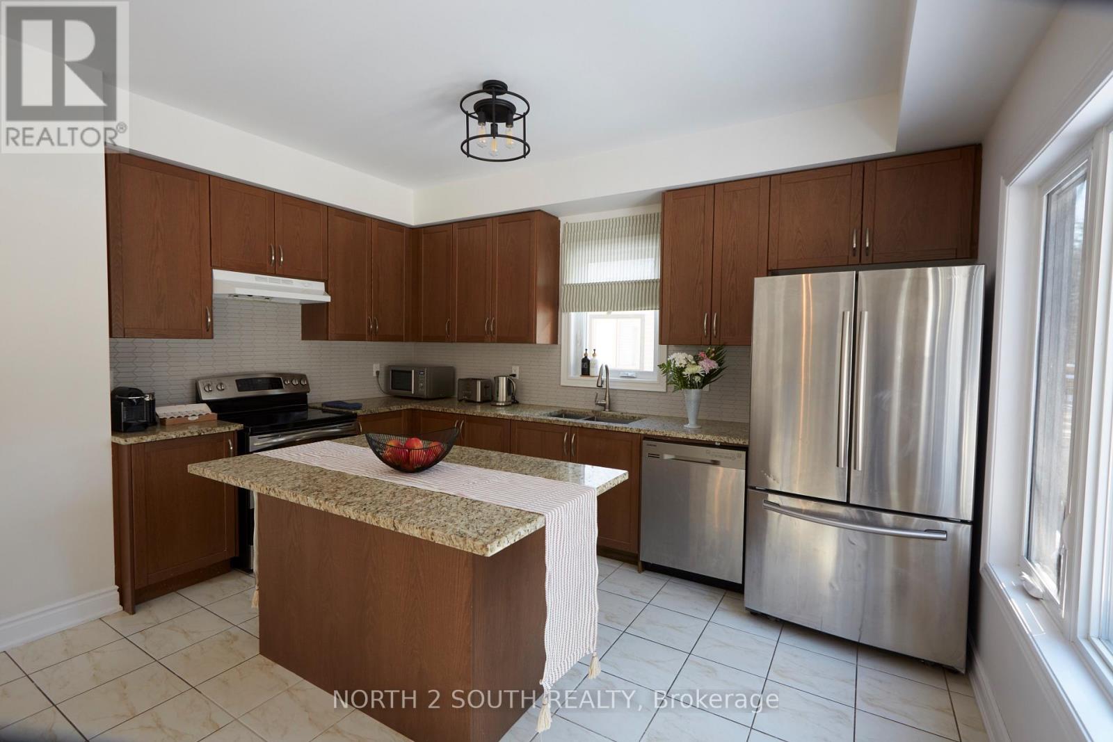 4 Boville Court, Oro-Medonte, Ontario  L0L 2L0 - Photo 13 - S12927128