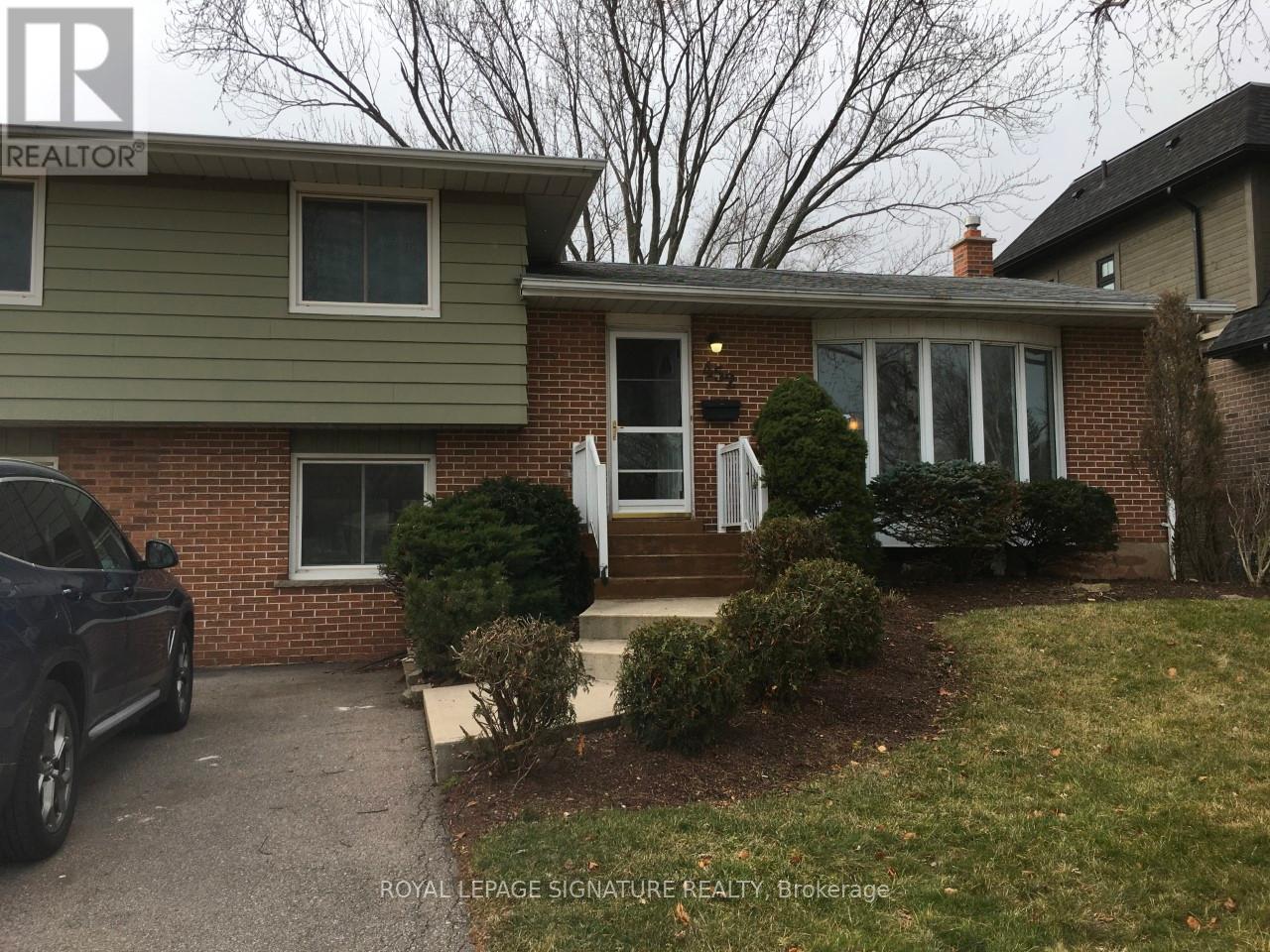 452 STANFIELD DRIVE, Oakville, Ontario