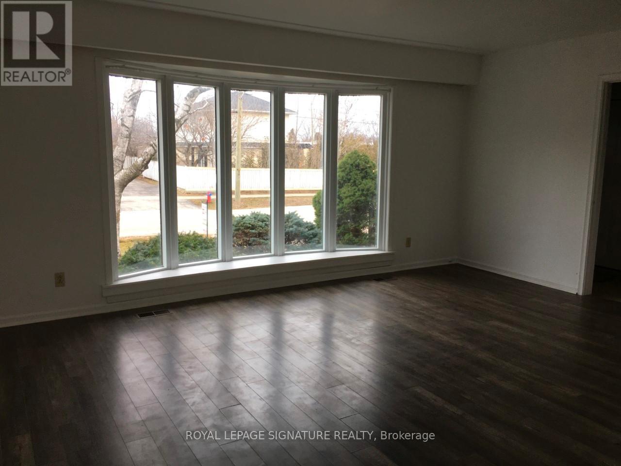 452 Stanfield Drive, Oakville, Ontario  L6L 3P9 - Photo 2 - W12940274