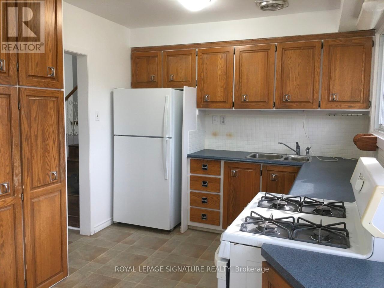 452 Stanfield Drive, Oakville, Ontario  L6L 3P9 - Photo 5 - W12940274