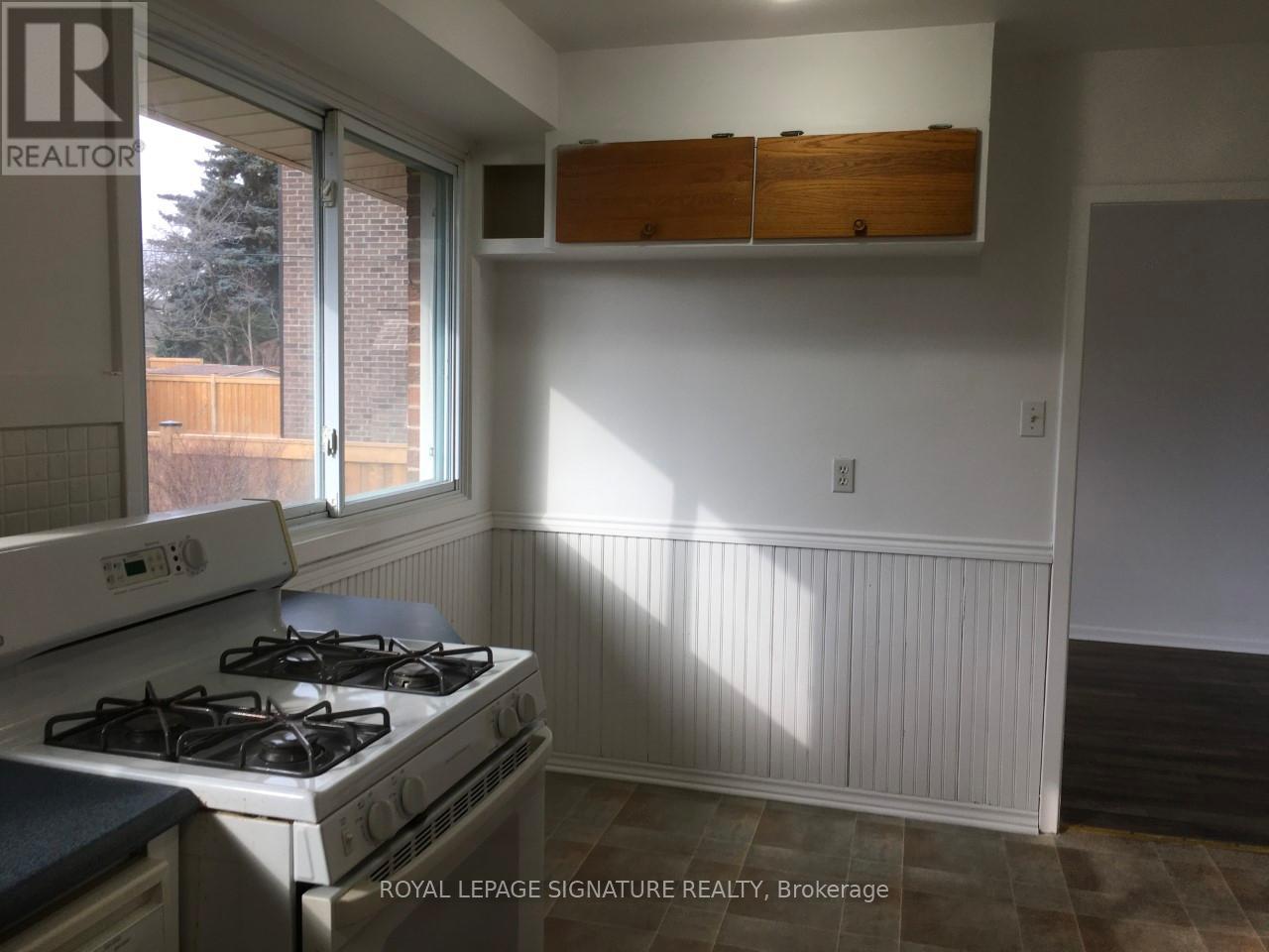 452 Stanfield Drive, Oakville, Ontario  L6L 3P9 - Photo 6 - W12940274