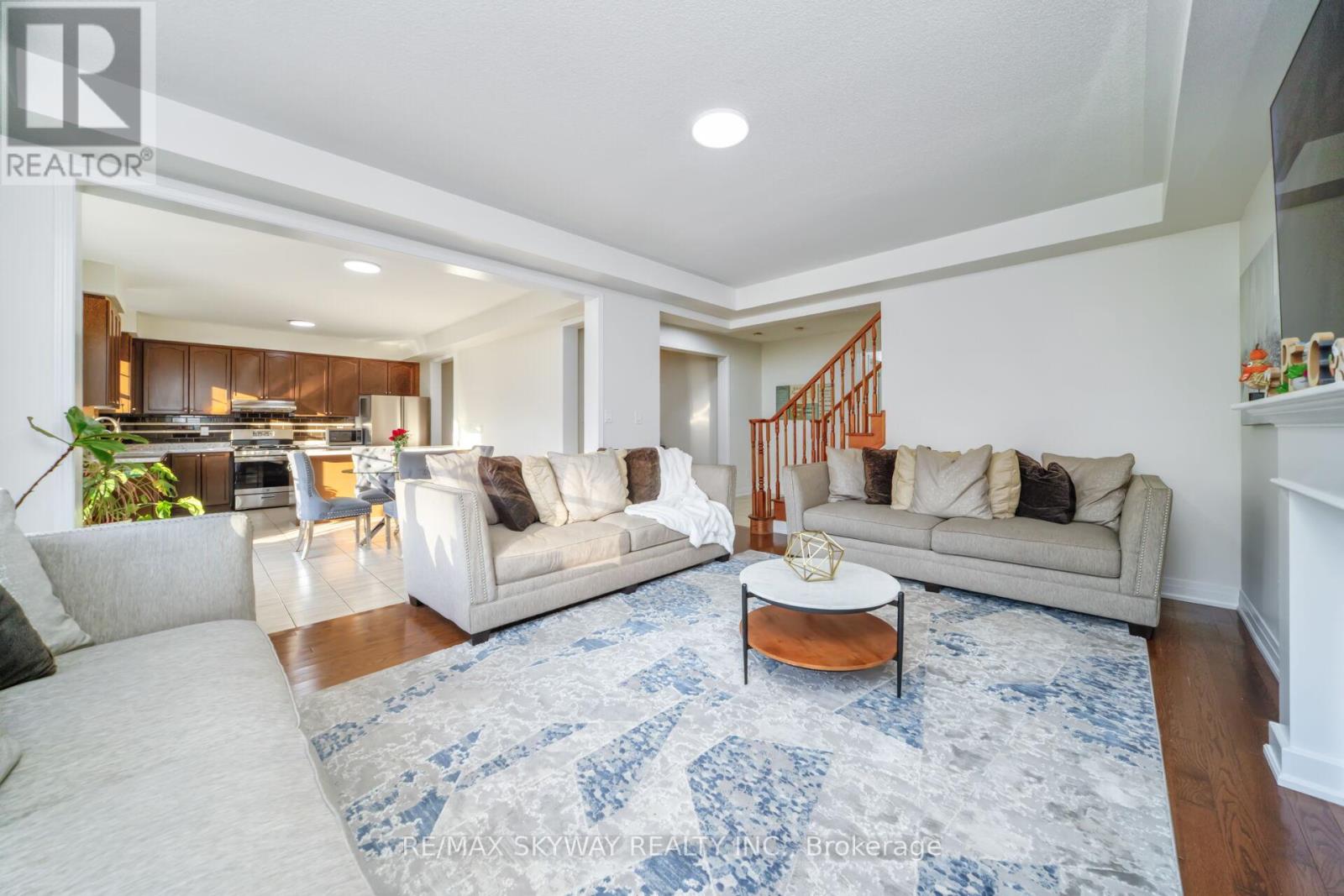 90 Aylesbury Drive, Brampton, Ontario  L7A 0W3 - Photo 13 - W12940280