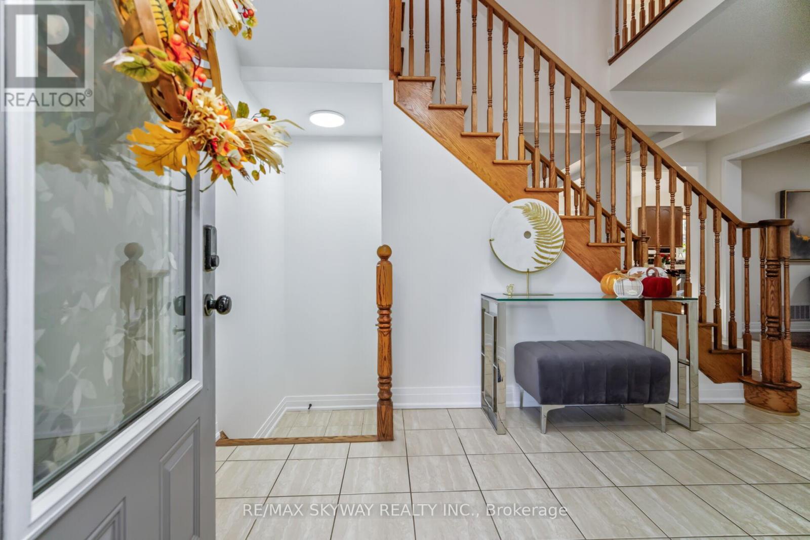 90 Aylesbury Drive, Brampton, Ontario  L7A 0W3 - Photo 5 - W12940280