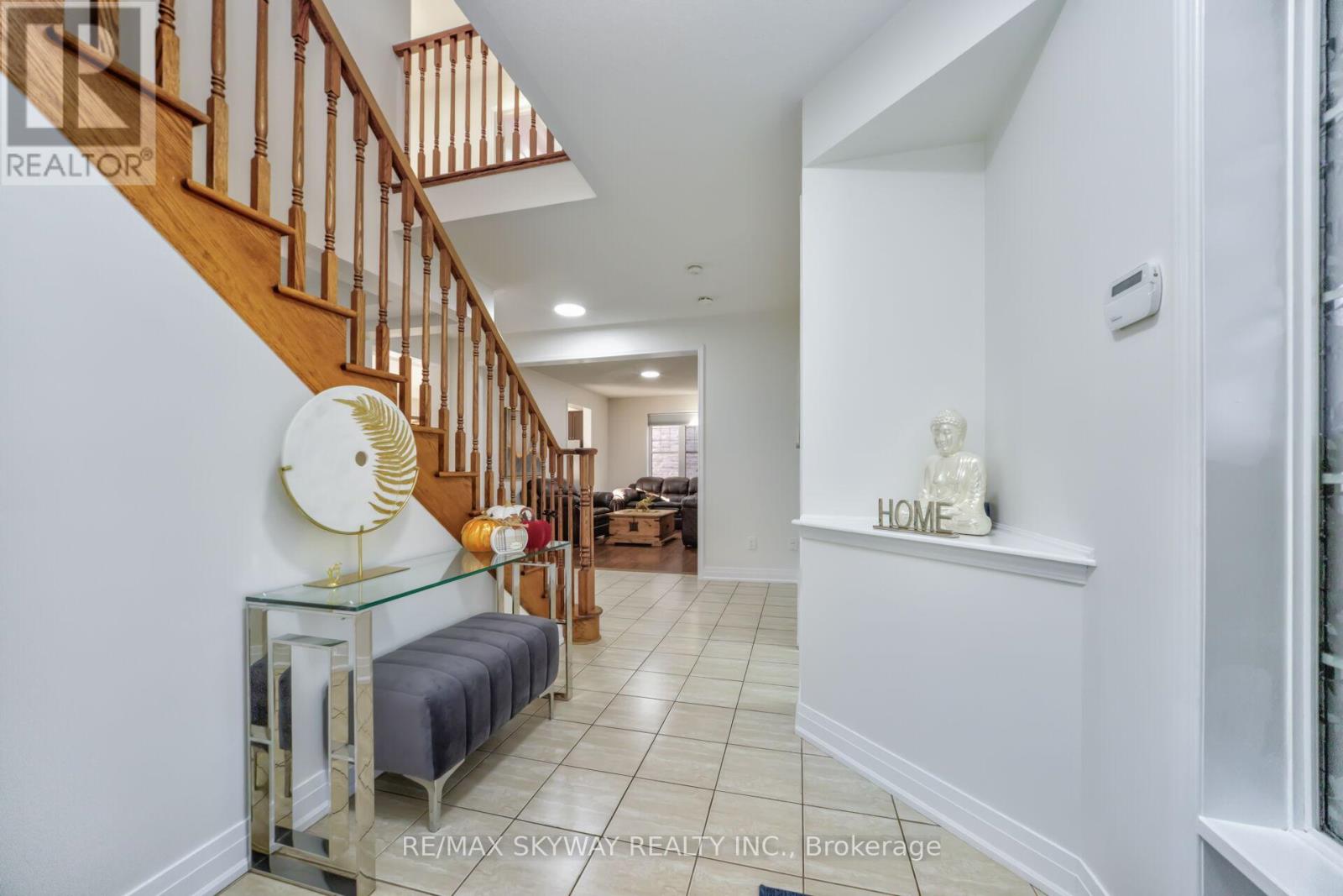 90 Aylesbury Drive, Brampton, Ontario  L7A 0W3 - Photo 6 - W12940280