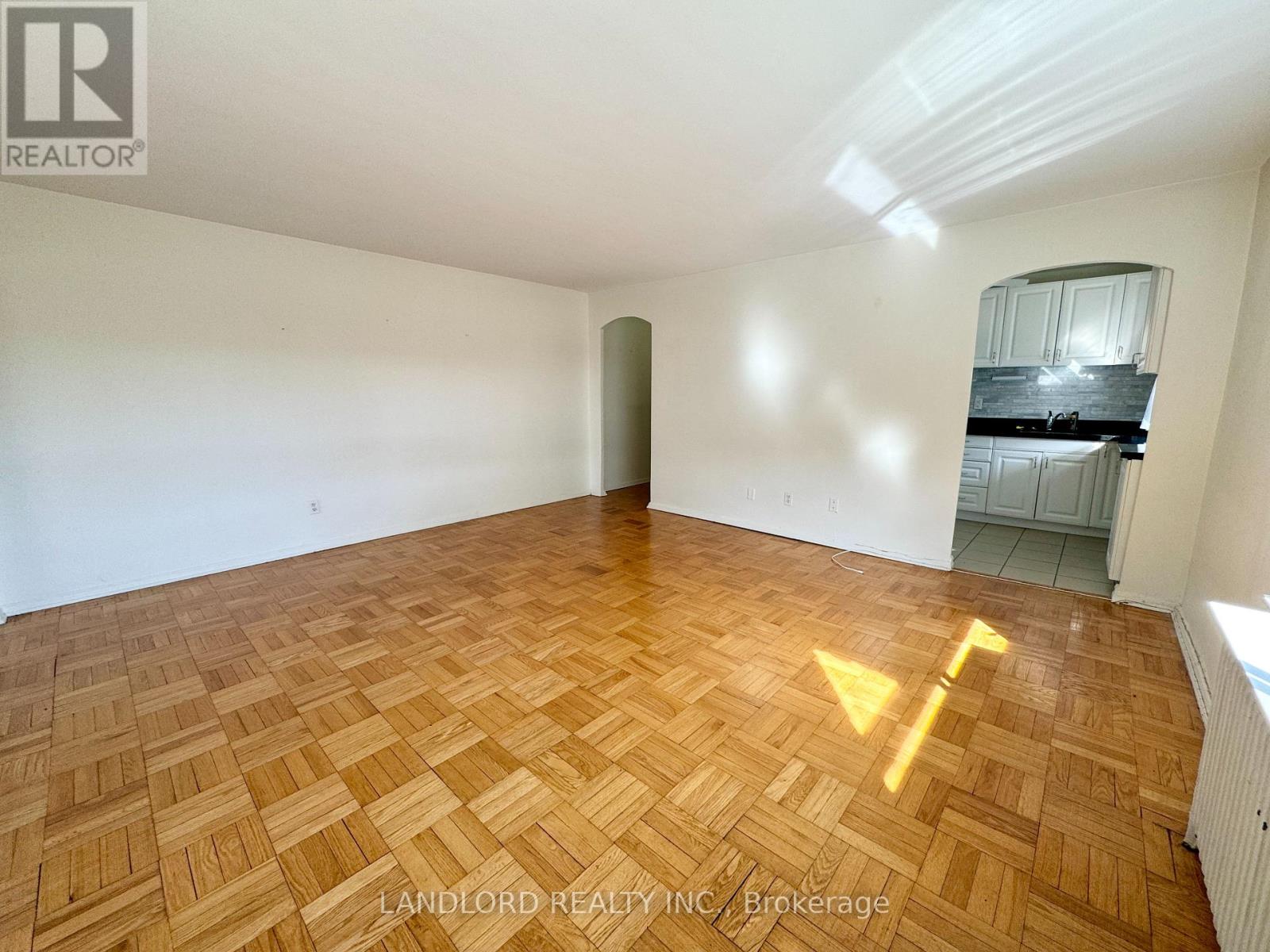 5 - 2696 Lake Shore Boulevard W, Toronto, Ontario  M8V 1G8 - Photo 6 - W12940358