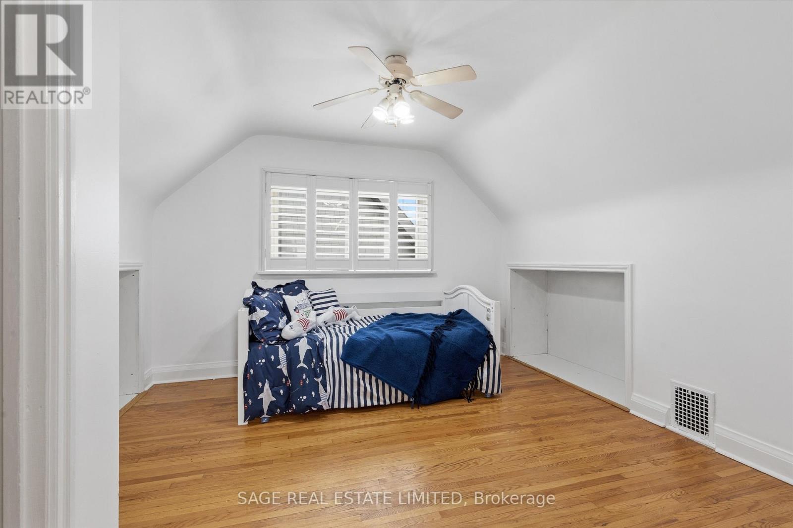 11 Chelsea Drive, Toronto, Ontario  M8W 4R5 - Photo 14 - W12940372