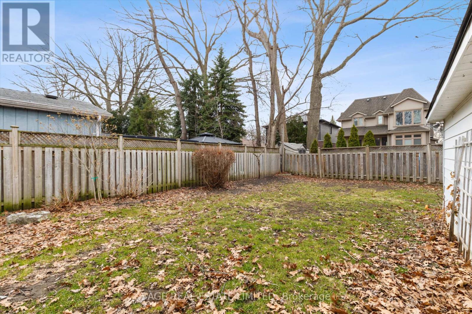 11 Chelsea Drive, Toronto, Ontario  M8W 4R5 - Photo 18 - W12940372