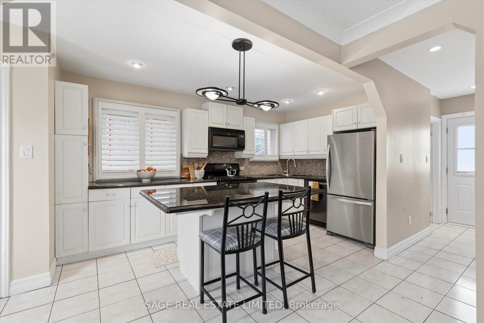 11 Chelsea Drive, Toronto, Ontario  M8W 4R5 - Photo 6 - W12940372