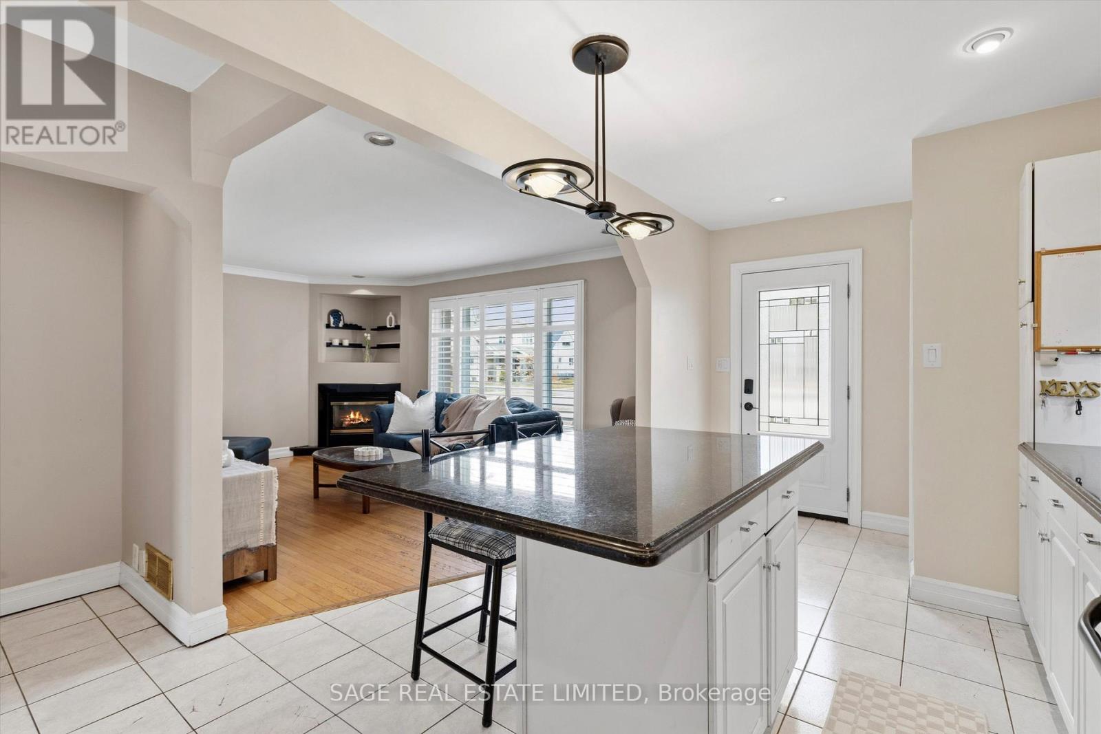 11 Chelsea Drive, Toronto, Ontario  M8W 4R5 - Photo 7 - W12940372