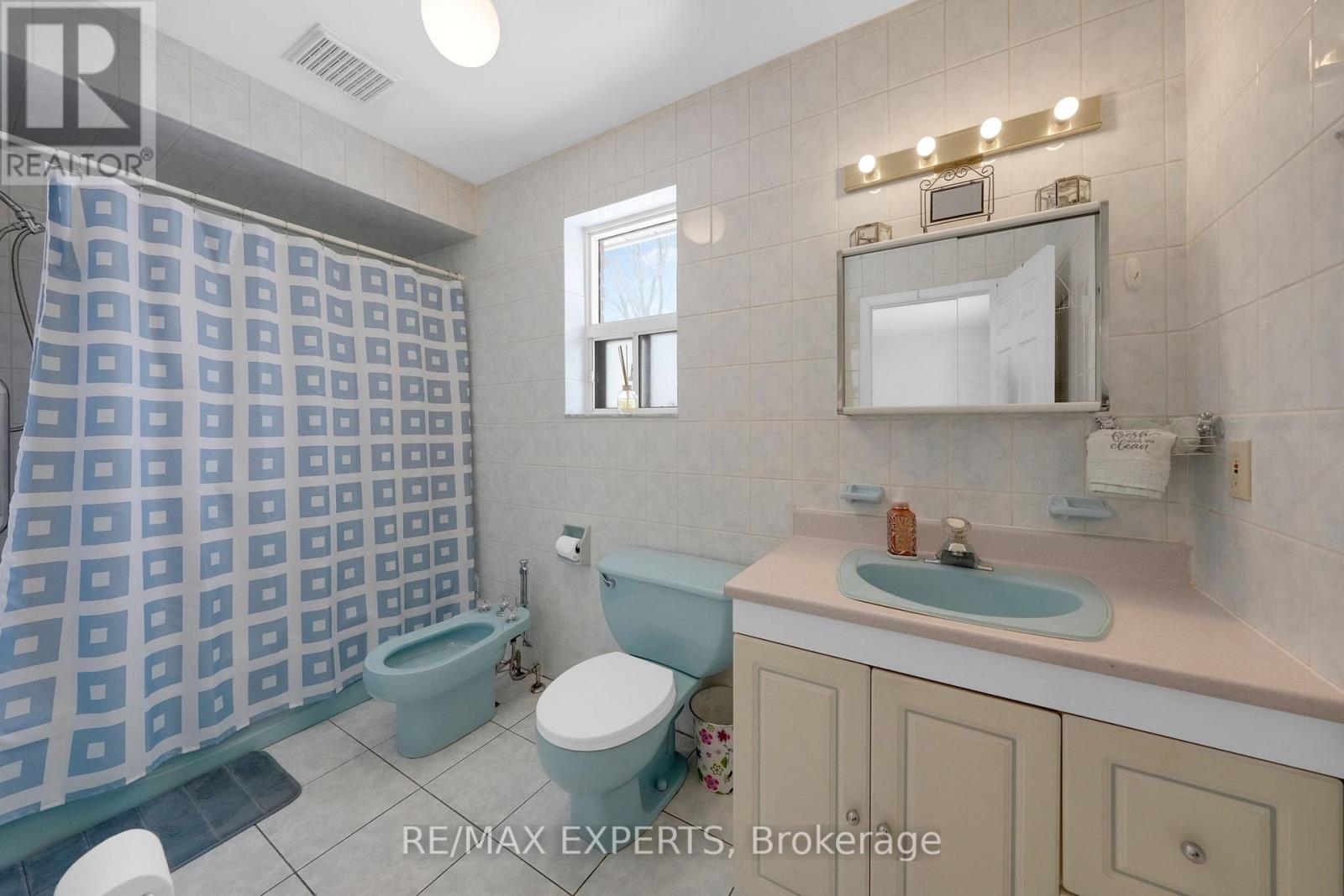 75 St Lucie Drive, Toronto, Ontario  M9M 1T1 - Photo 17 - W12940390