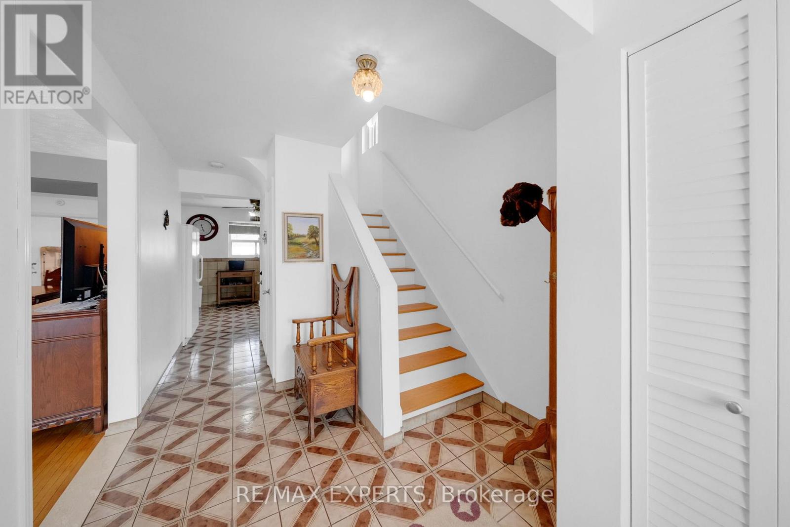 75 St Lucie Drive, Toronto, Ontario  M9M 1T1 - Photo 5 - W12940390