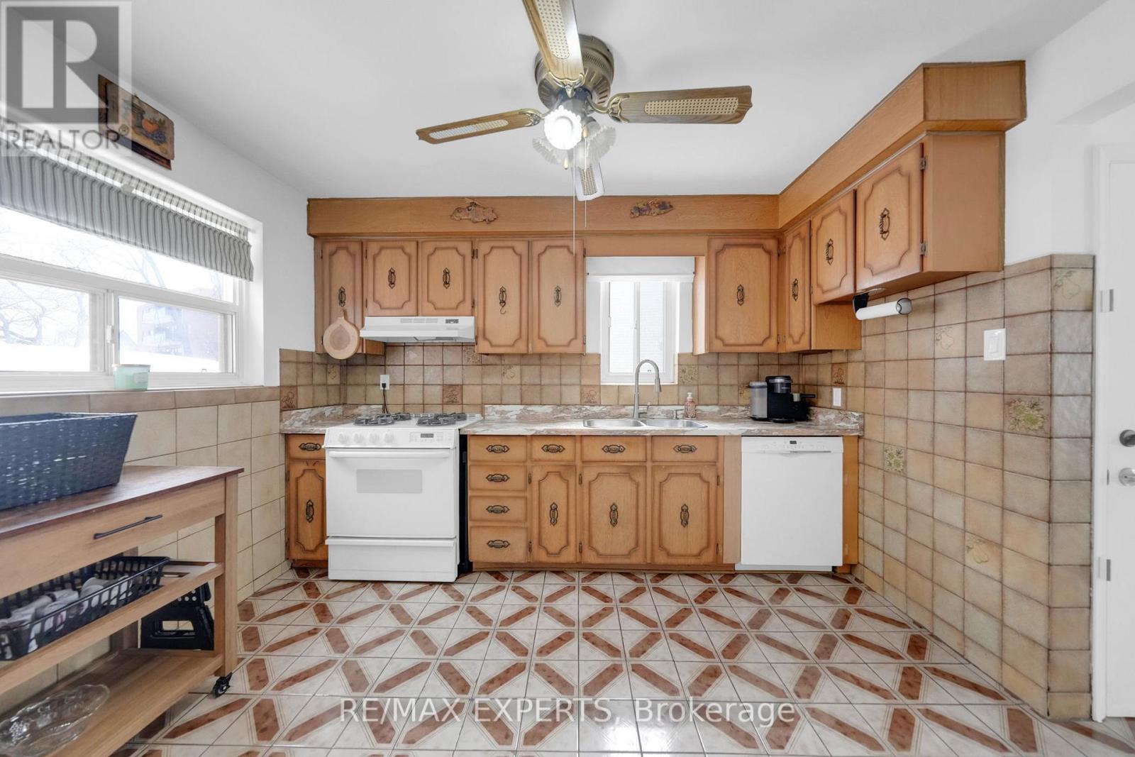 75 St Lucie Drive, Toronto, Ontario  M9M 1T1 - Photo 7 - W12940390