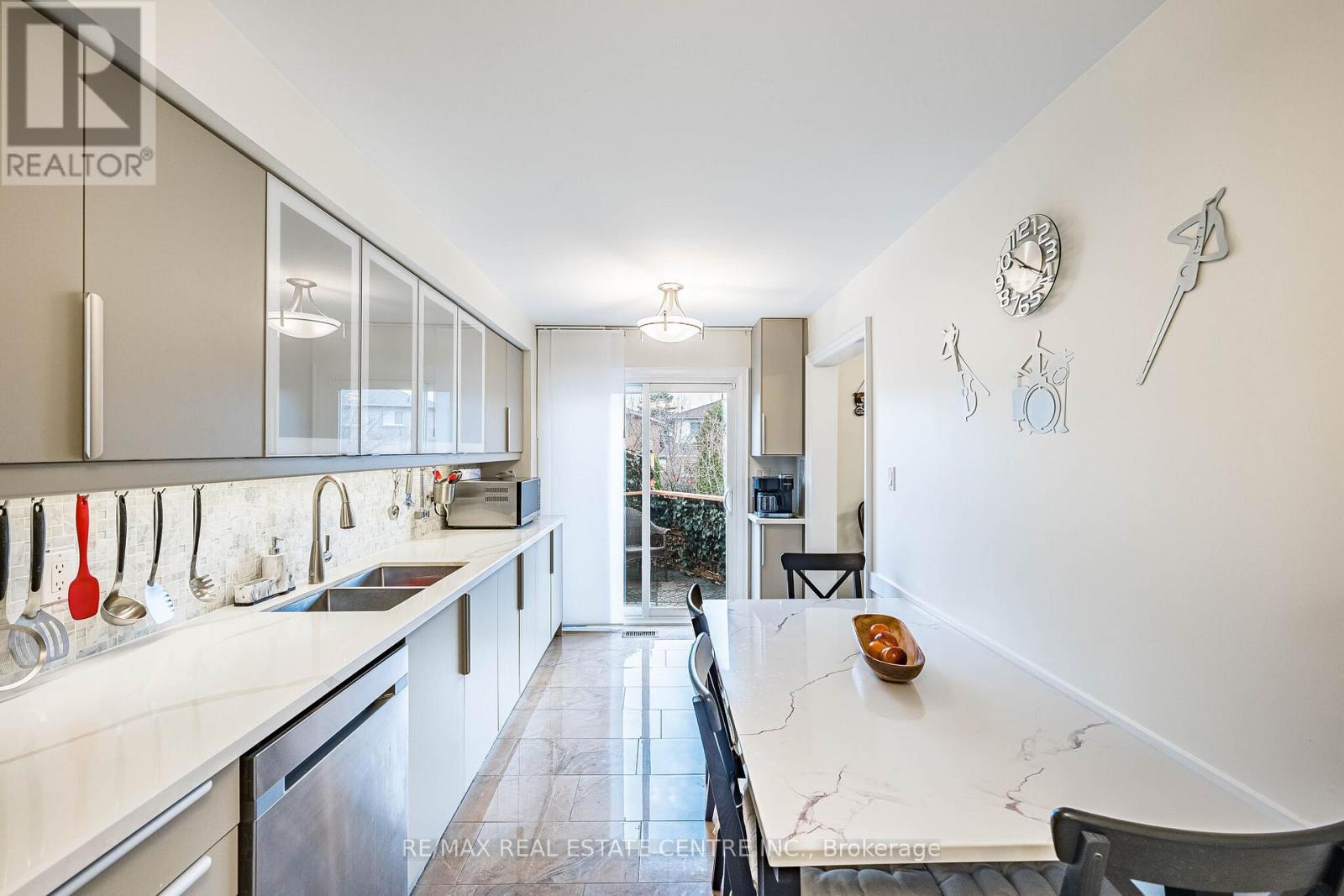 6340 Longspur Road, Mississauga, Ontario  L5N 6G8 - Photo 11 - W12940462