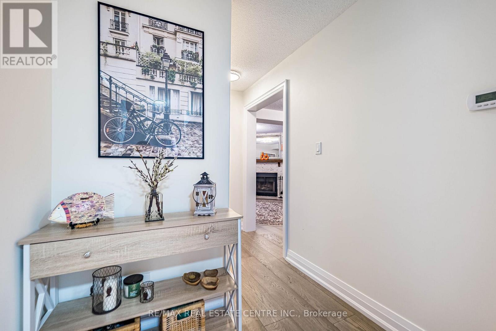 6340 Longspur Road, Mississauga, Ontario  L5N 6G8 - Photo 4 - W12940462