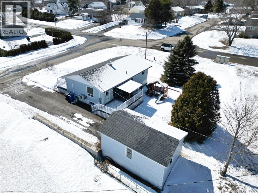 190 Neil, Bathurst, New Brunswick  E2A 3E4 - Photo 5 - NB136036